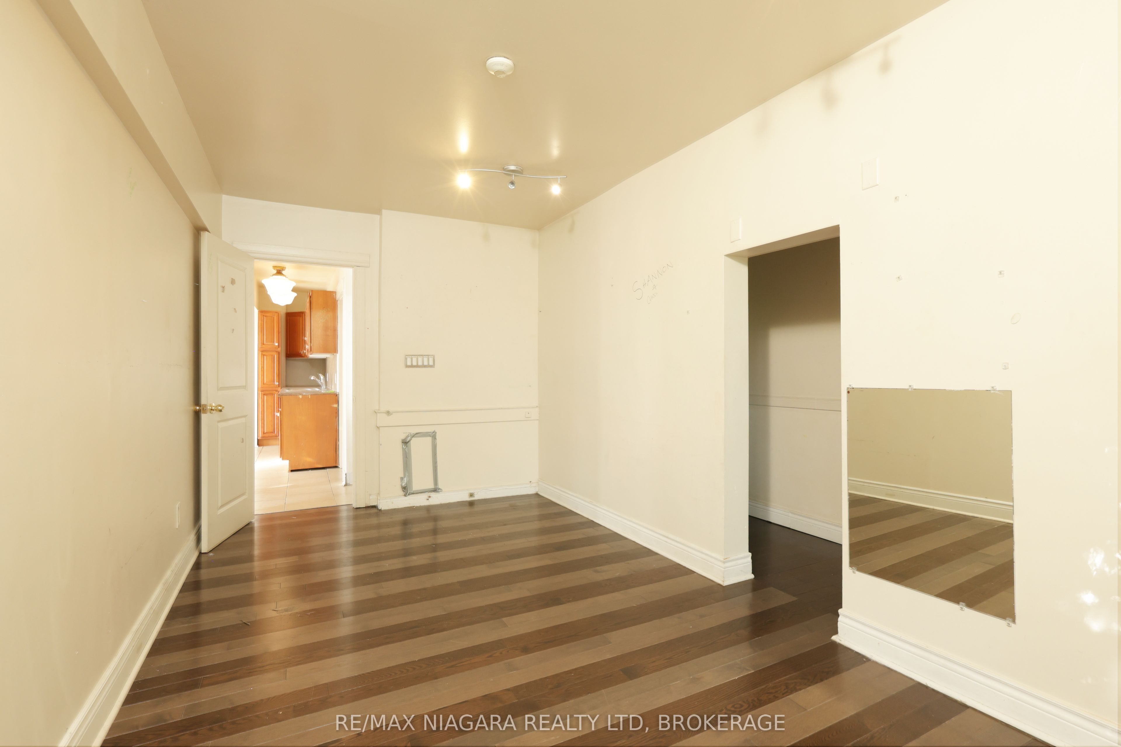 22 Academy Street Property Photo 44