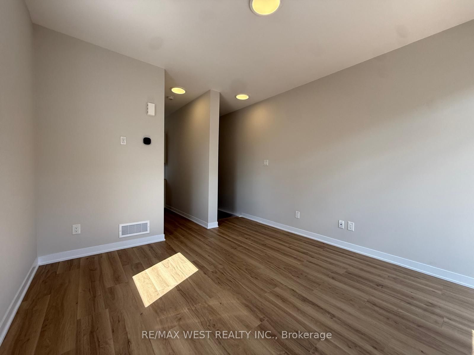 797 Utopie Private Property Photo 7
