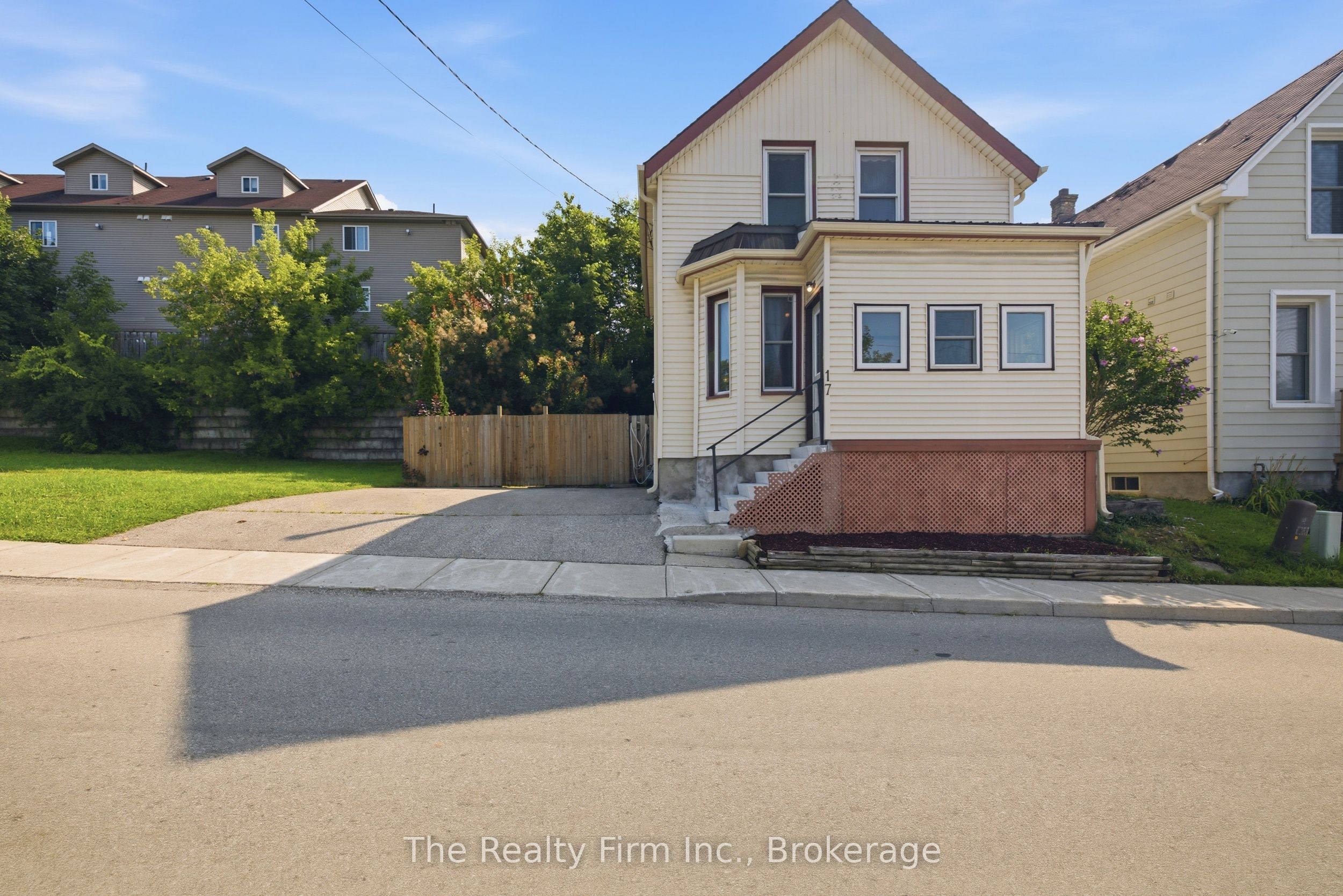 17 Douglas Street Property Photo 1