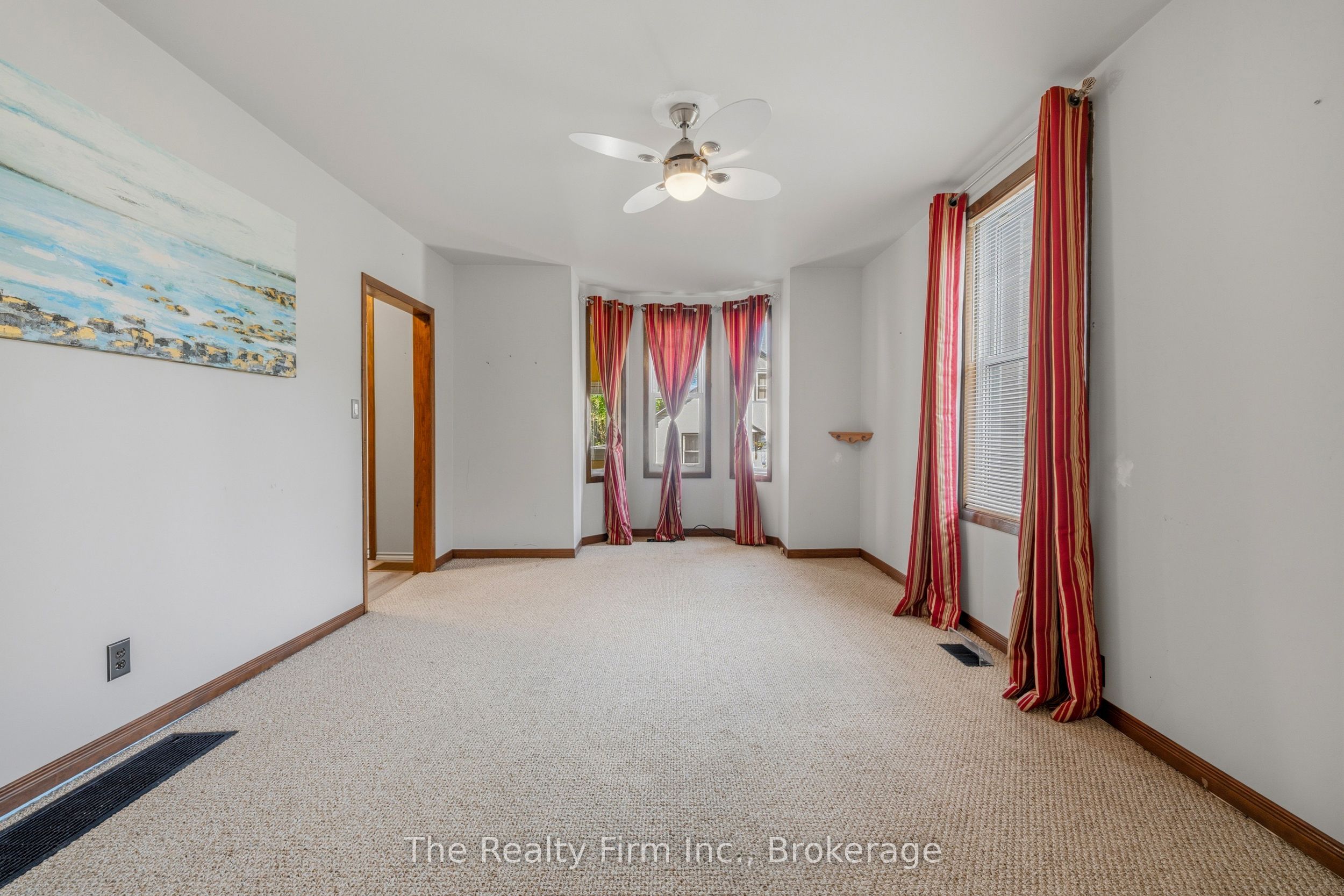 17 Douglas Street Property Photo 6