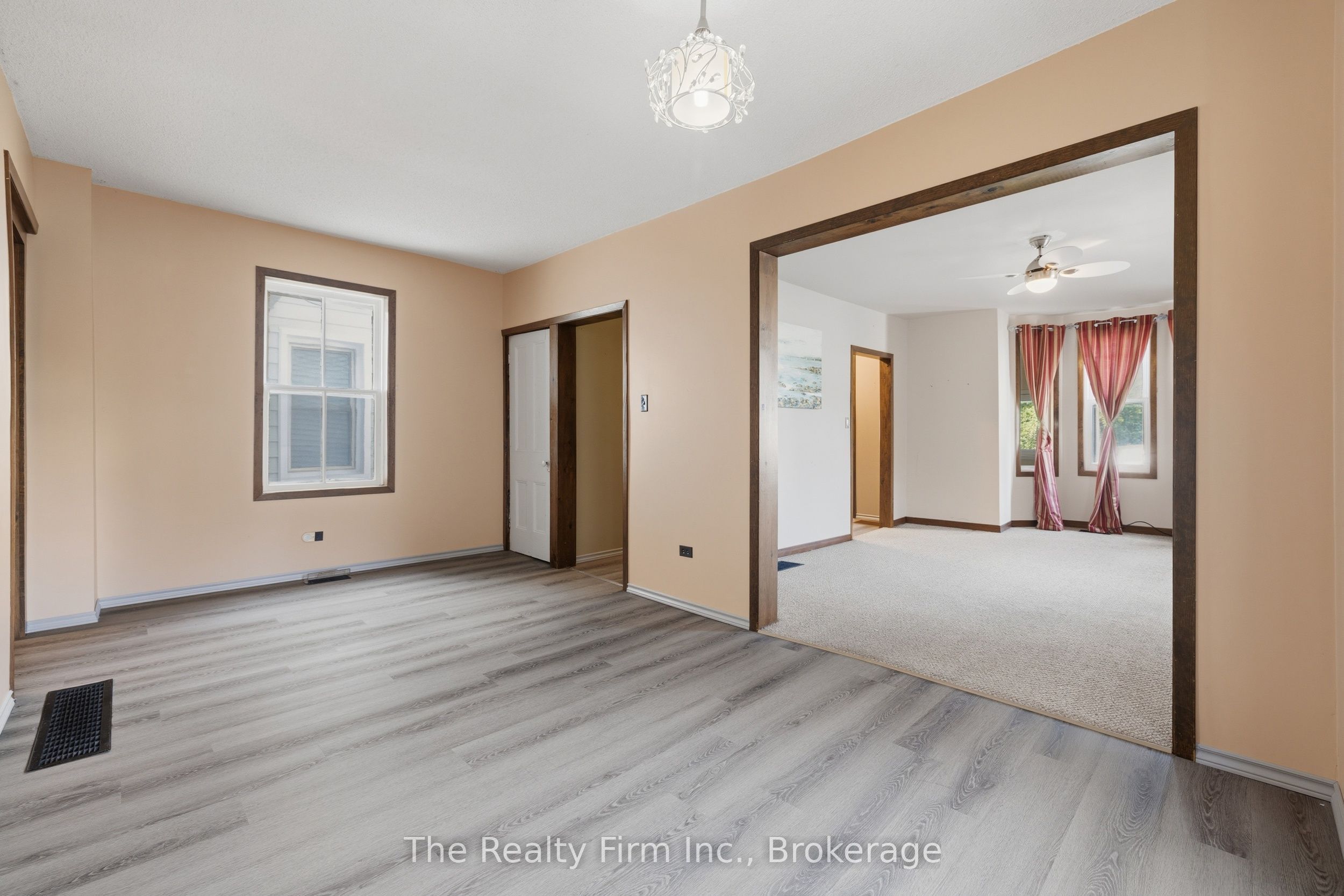 17 Douglas Street Property Photo 8