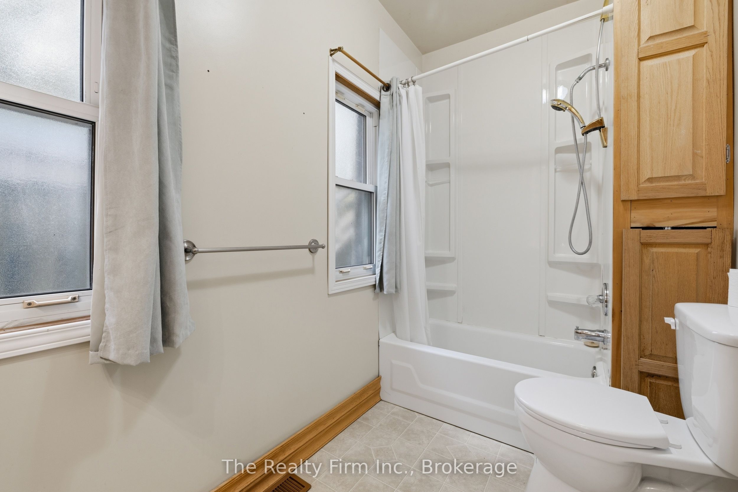 17 Douglas Street Property Photo 13