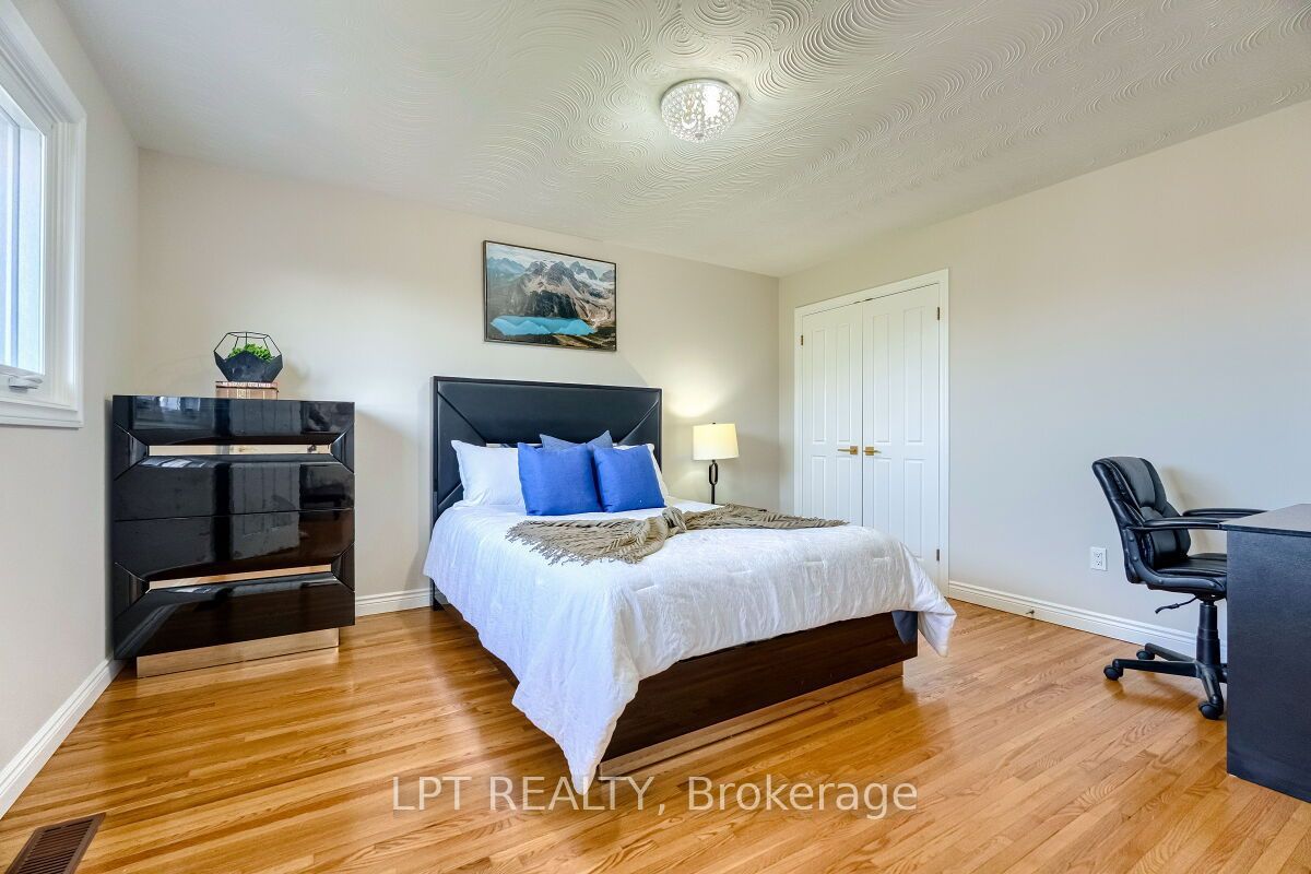16 Vogue Court Property Photo 33