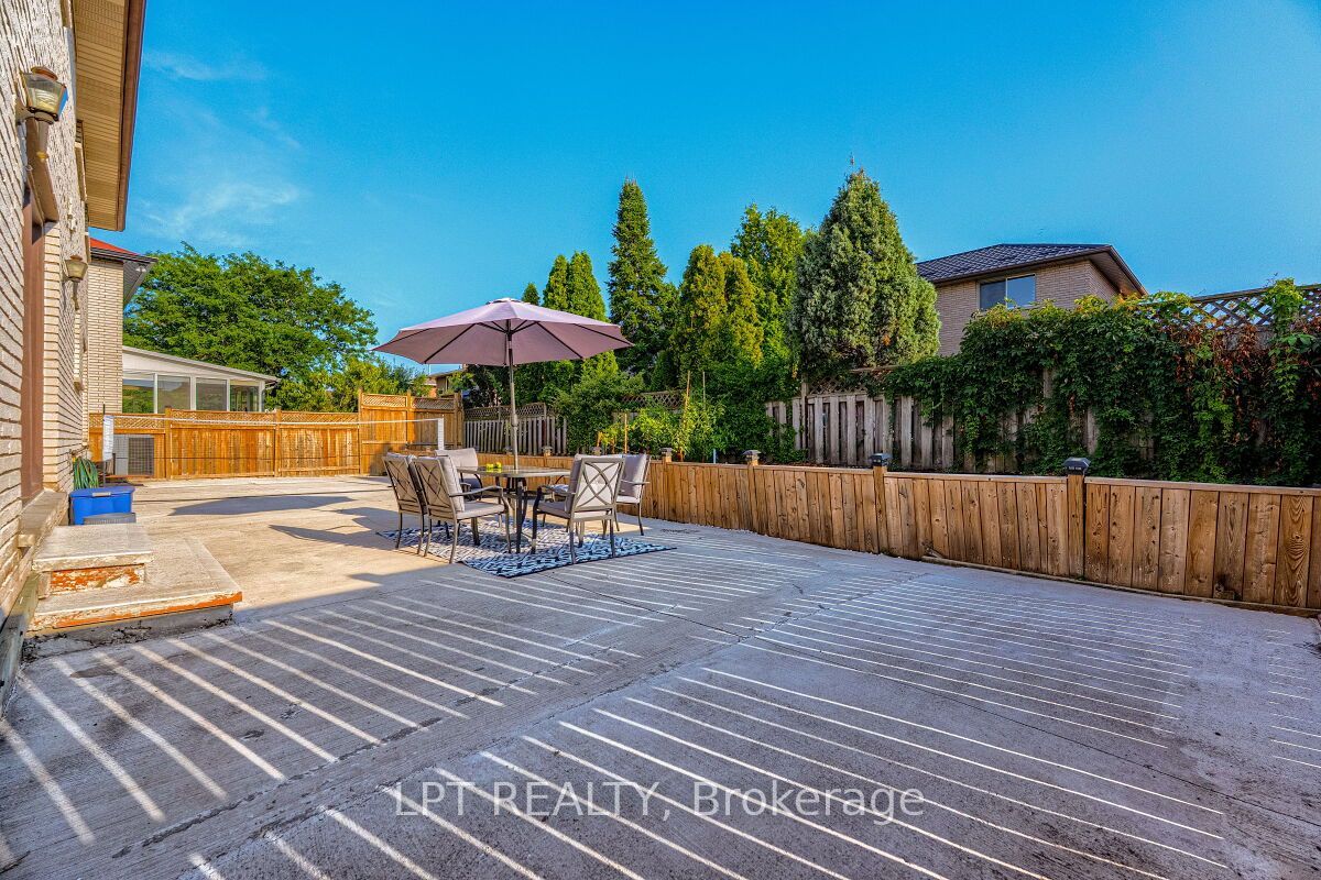 16 Vogue Court Property Photo 45