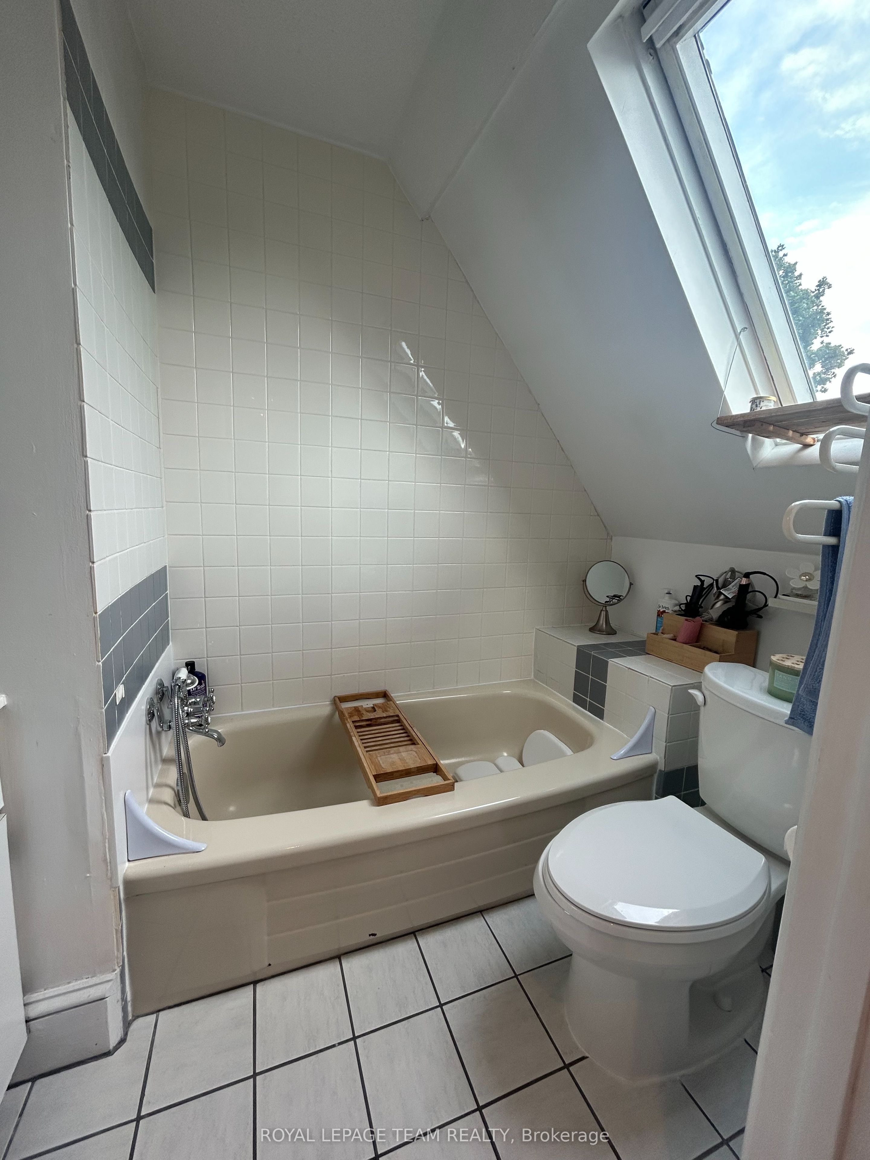 427 Sunnyside Avenue B Property Photo 19