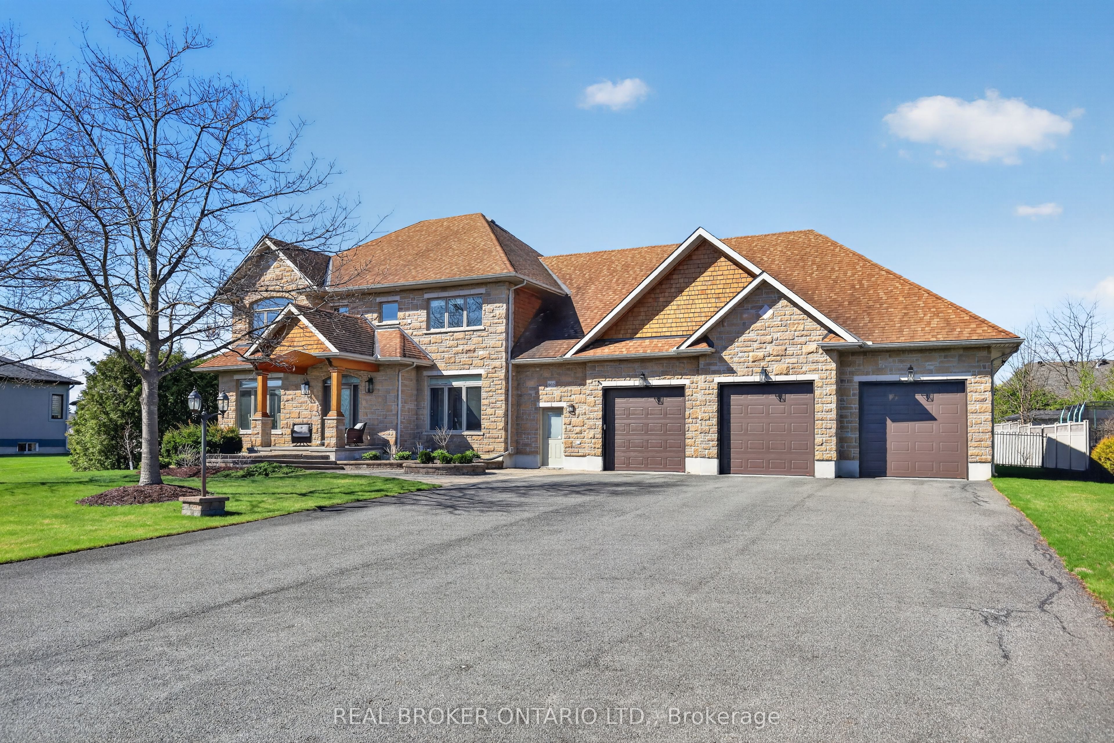 465 Lockmaster Crescent Property Photo 1
