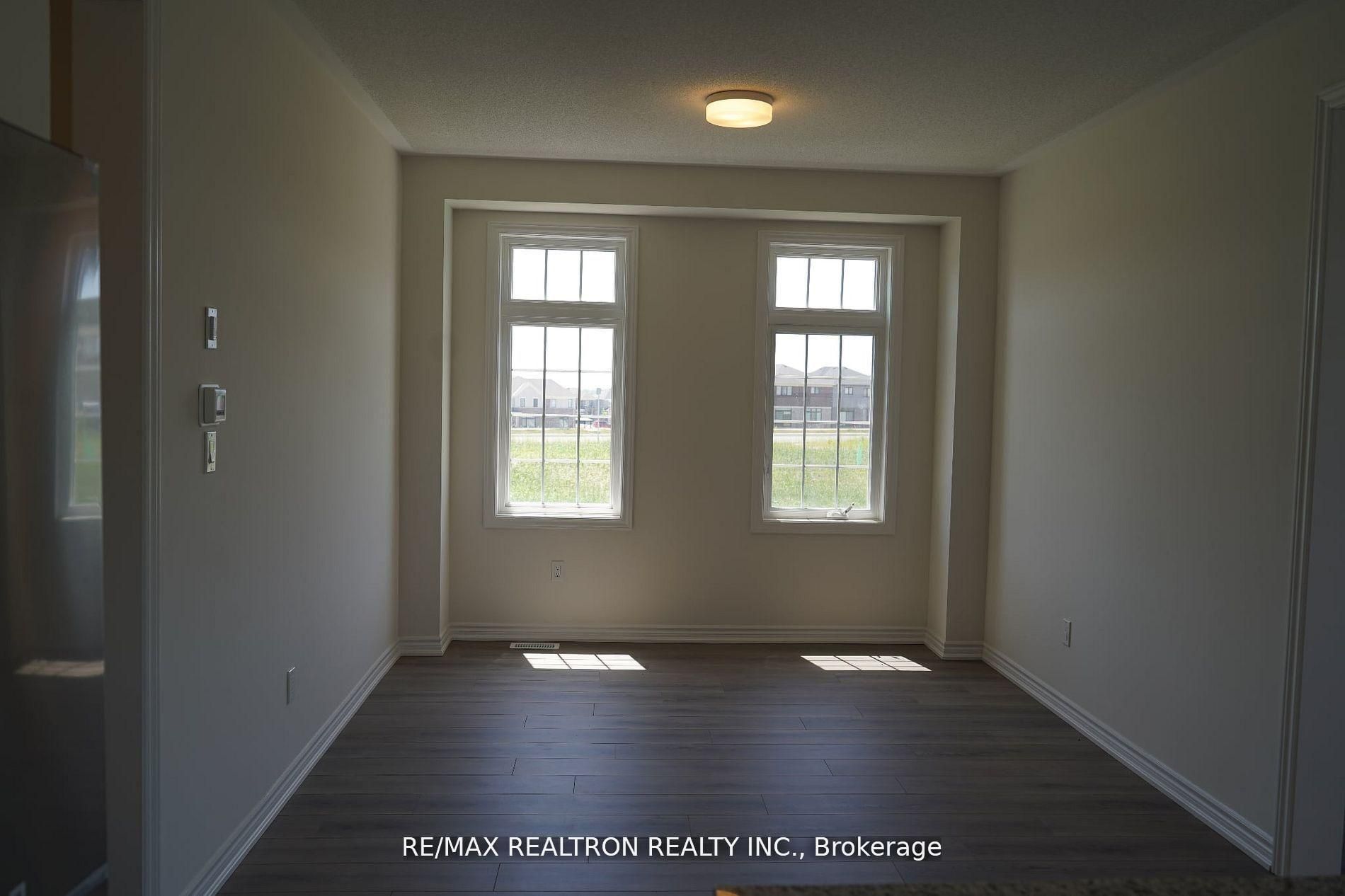 465 Hornbeck Street E Property Photo 3