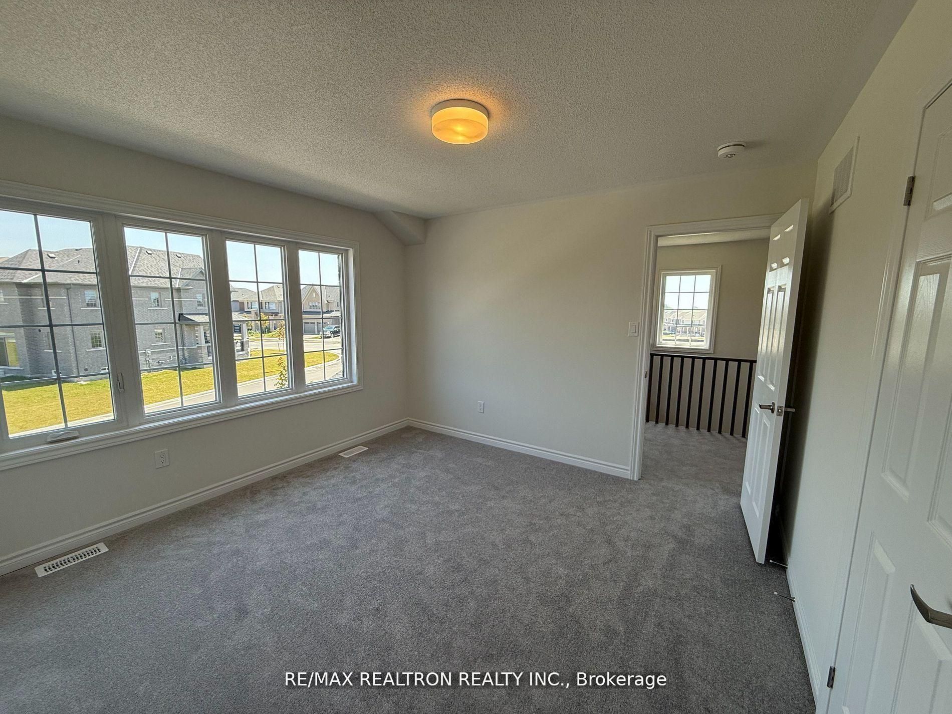 465 Hornbeck Street E Property Photo 7