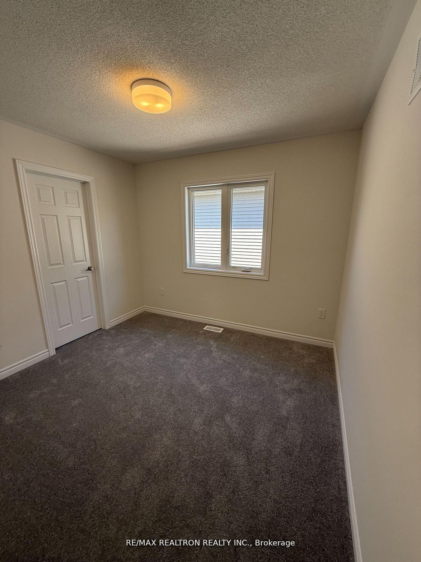 465 Hornbeck Street E Property Photo 9