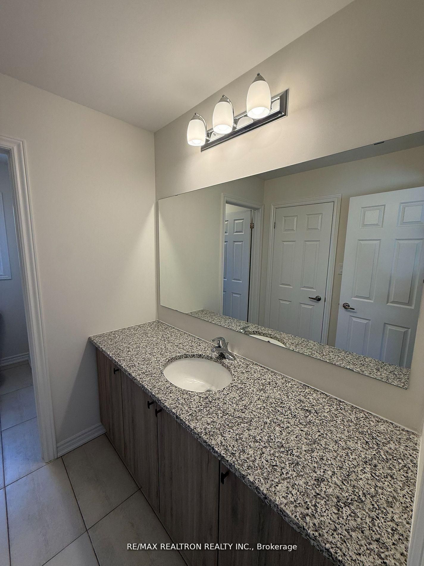 465 Hornbeck Street E Property Photo 10