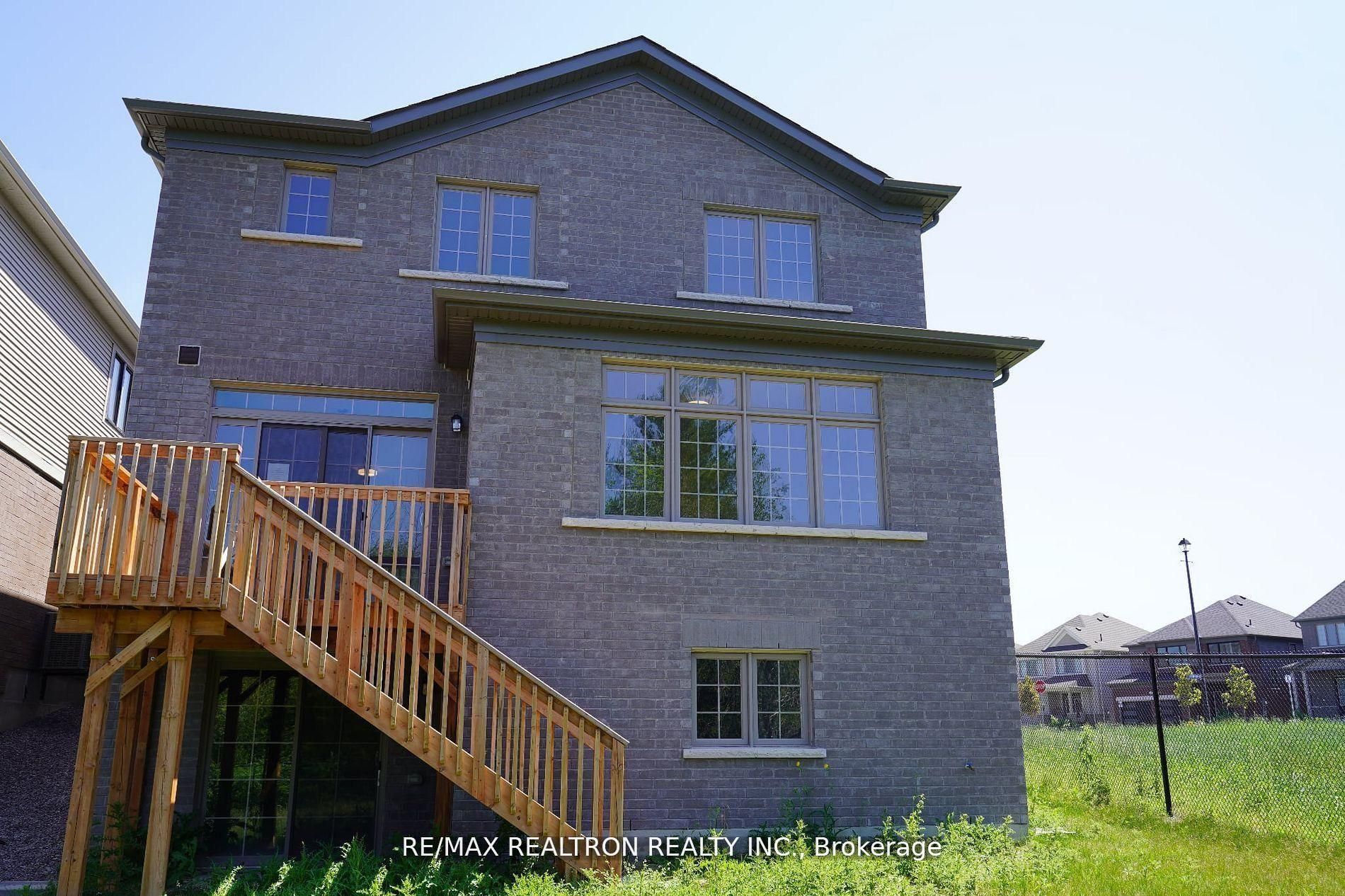 465 Hornbeck Street E Property Photo 14