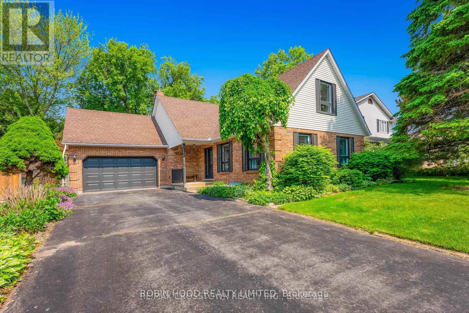 17 Coach Drive Property Photo 1