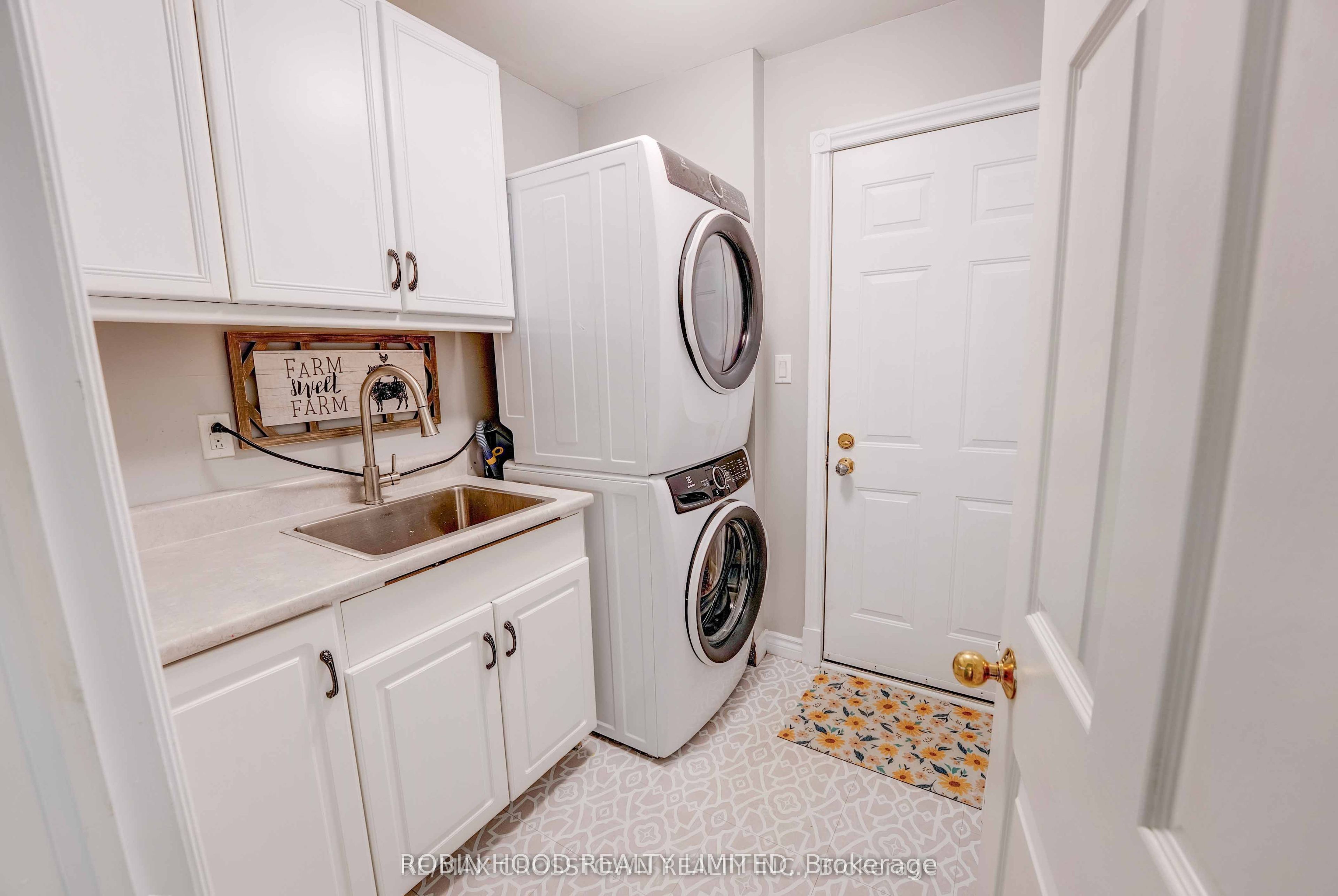 17 Coach Drive Property Photo 8