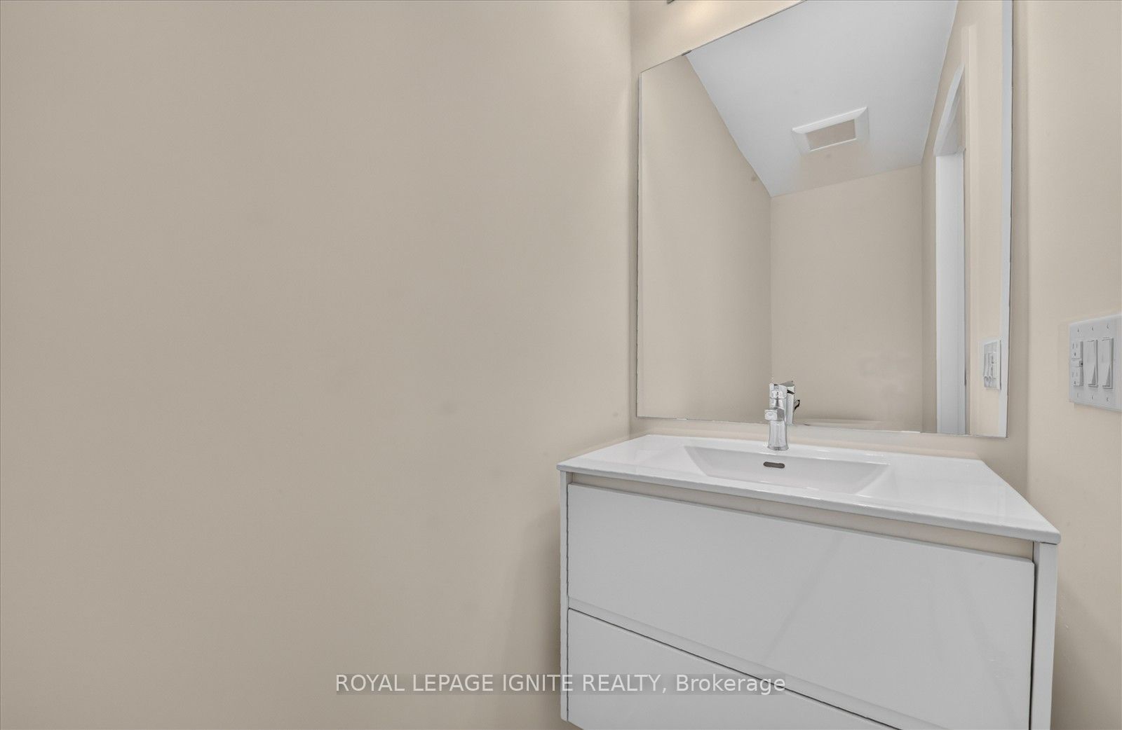 58 Dusenbury Drive Property Photo 11