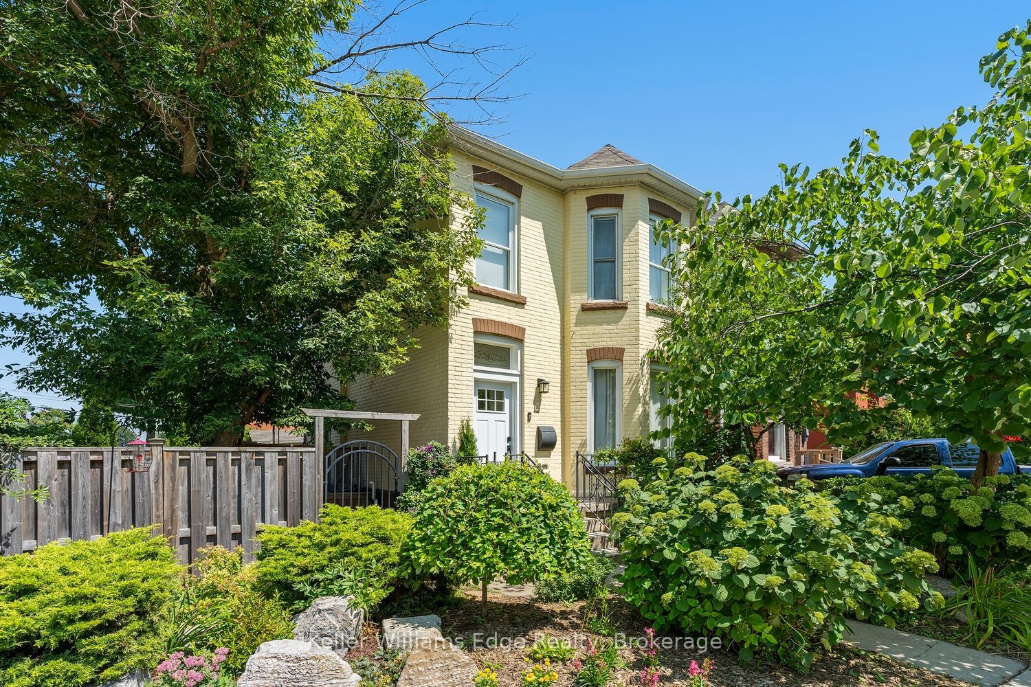 467 King William Street Property Photo 1
