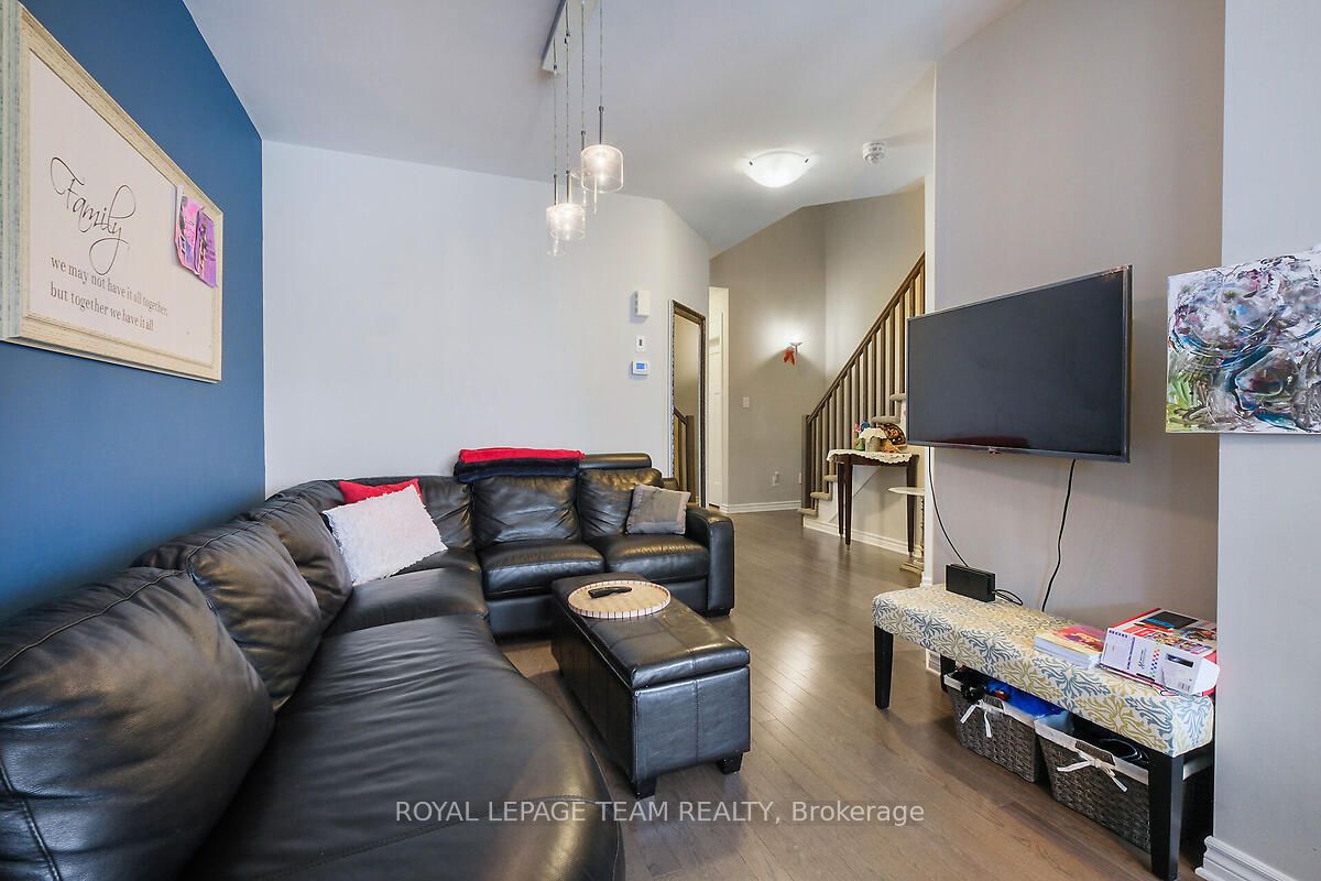 253 Fergus Crescent Property Photo 6