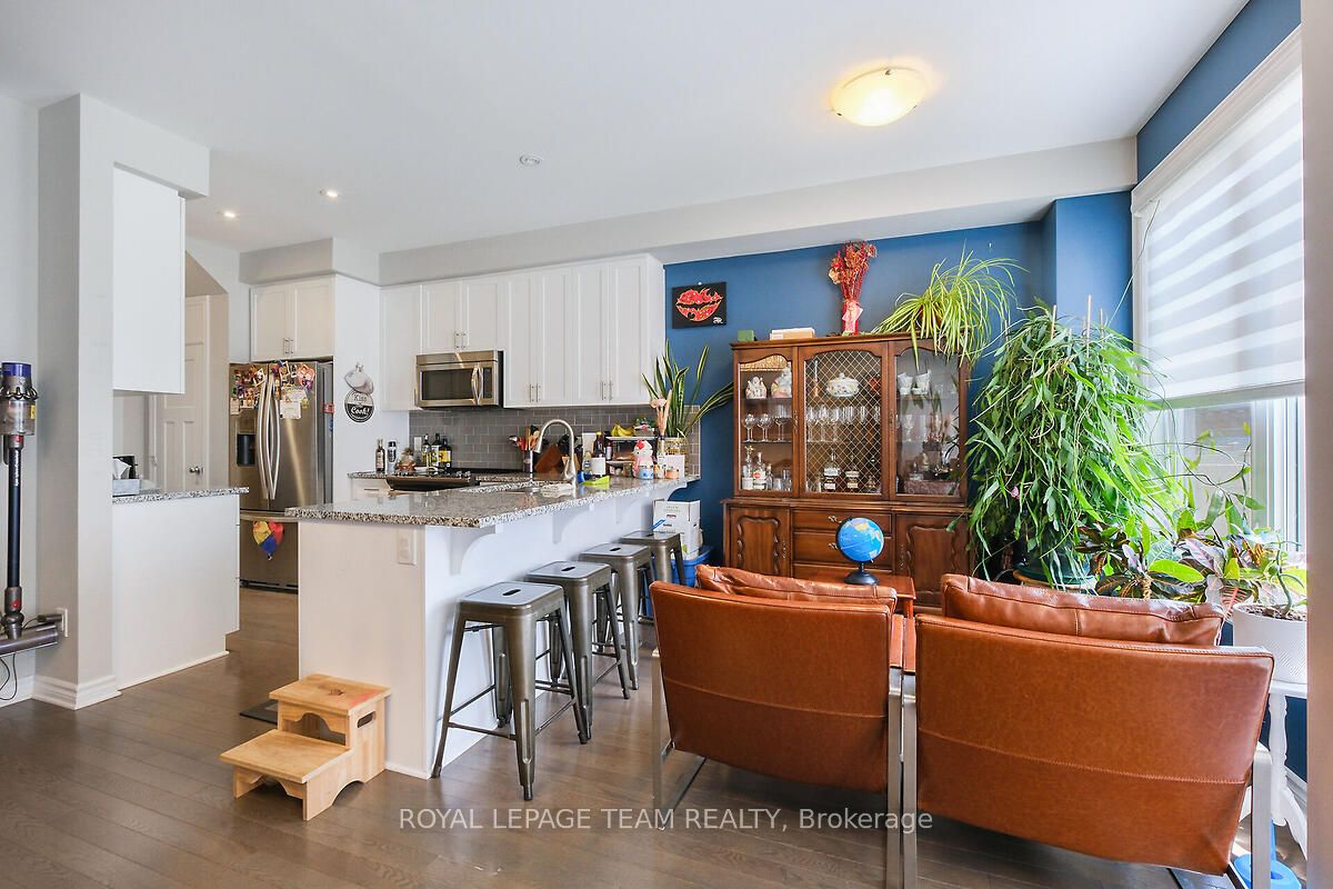 253 Fergus Crescent Property Photo 10