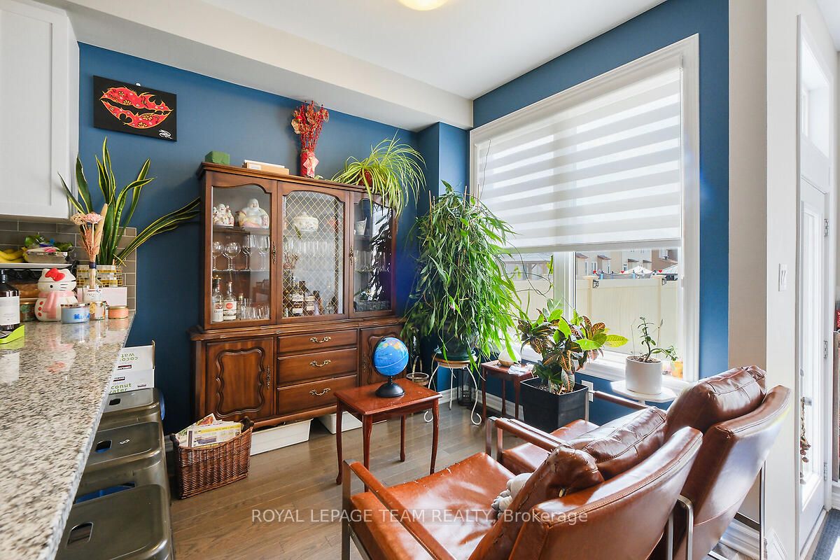 253 Fergus Crescent Property Photo 11