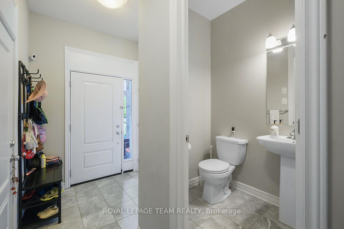 253 Fergus Crescent Property Photo 21