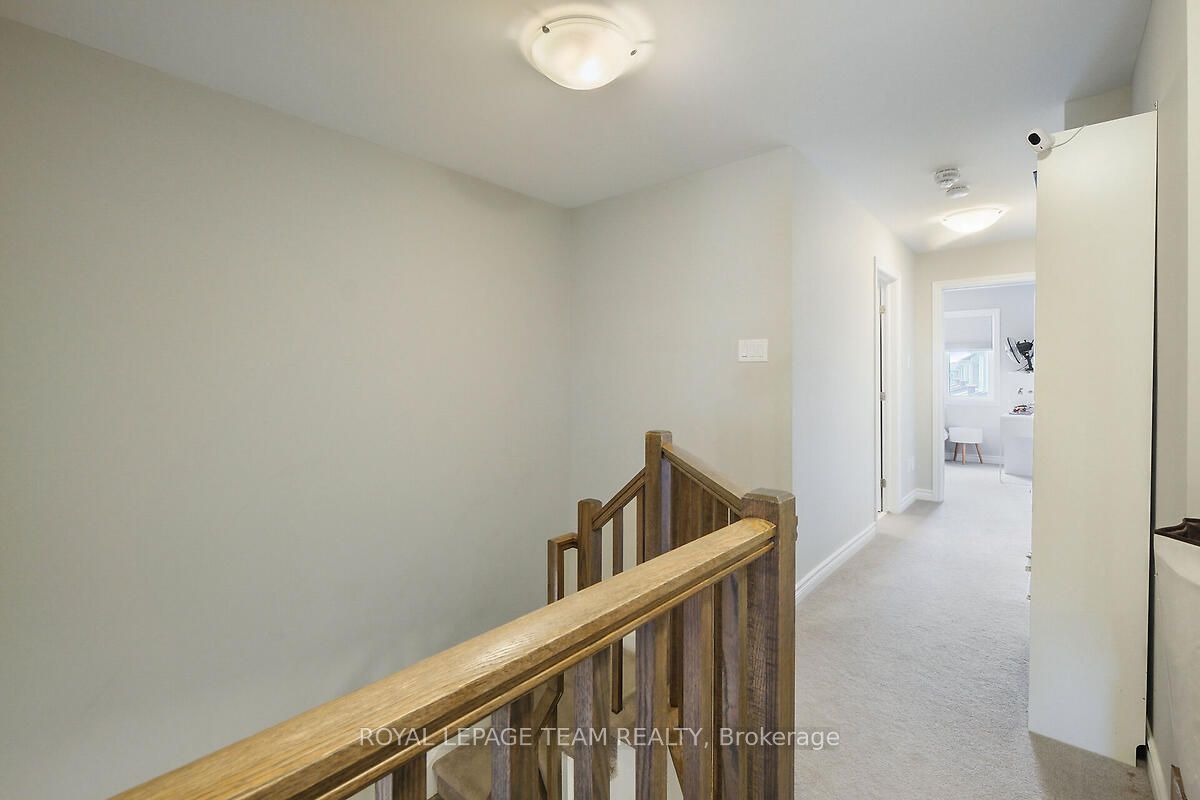 253 Fergus Crescent Property Photo 23