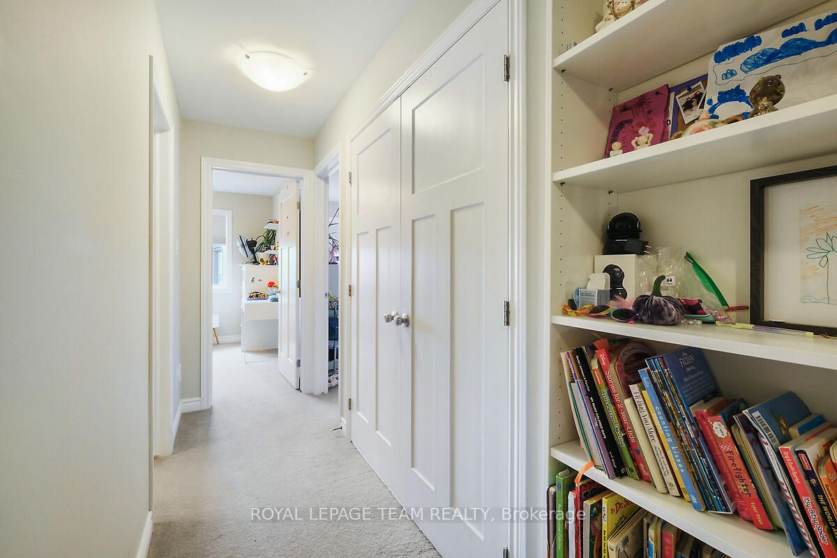 253 Fergus Crescent Property Photo 24