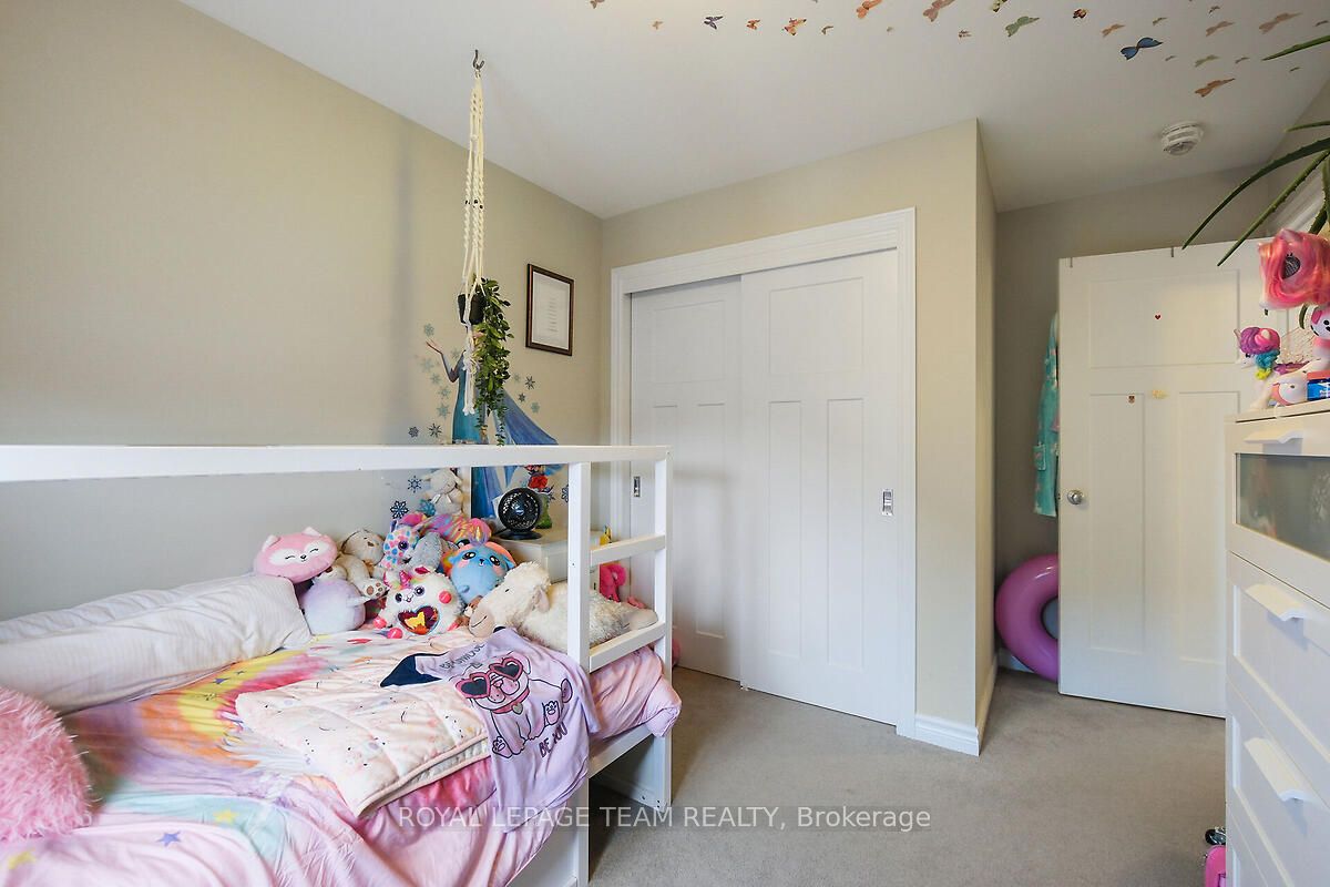 253 Fergus Crescent Property Photo 29