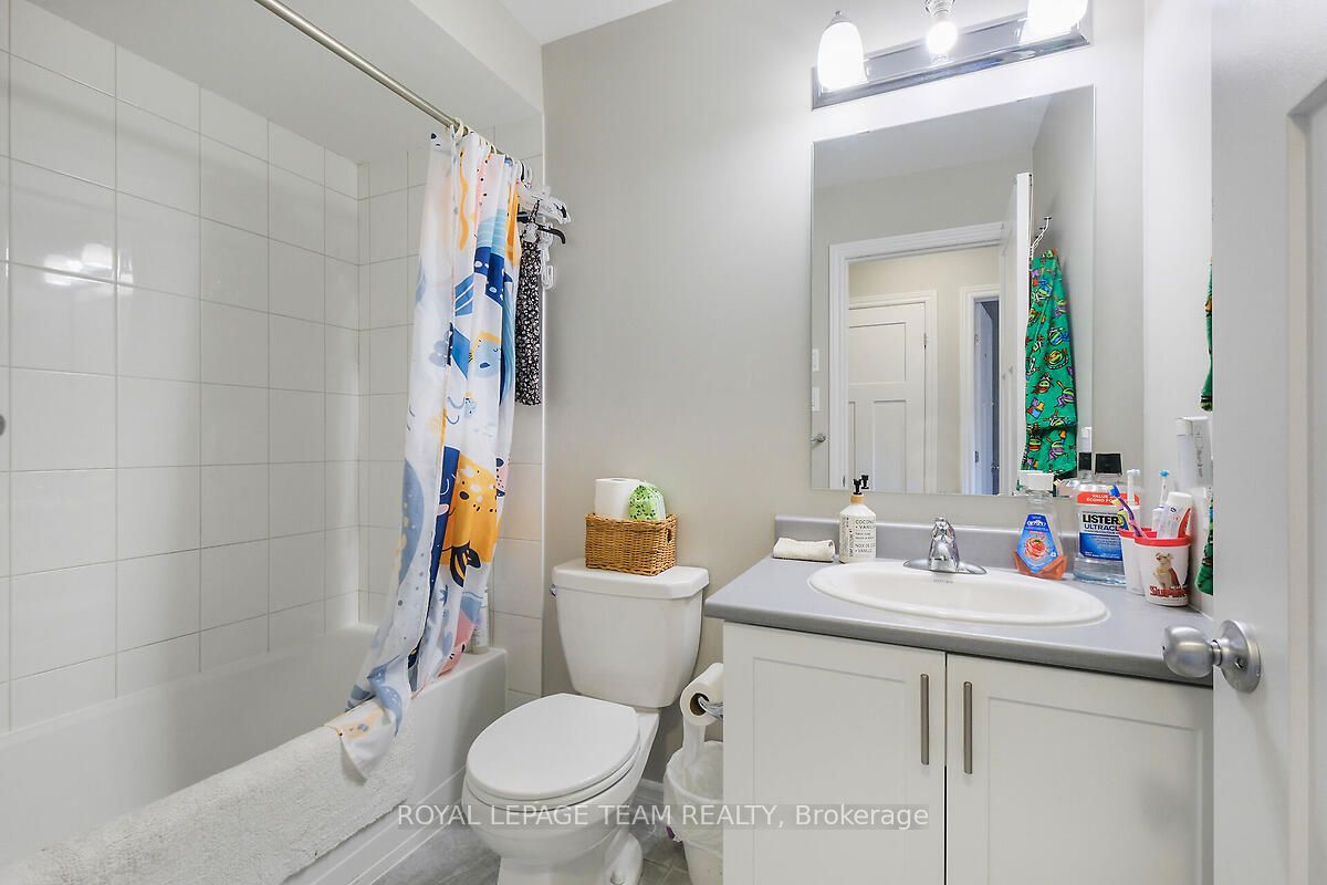 253 Fergus Crescent Property Photo 31