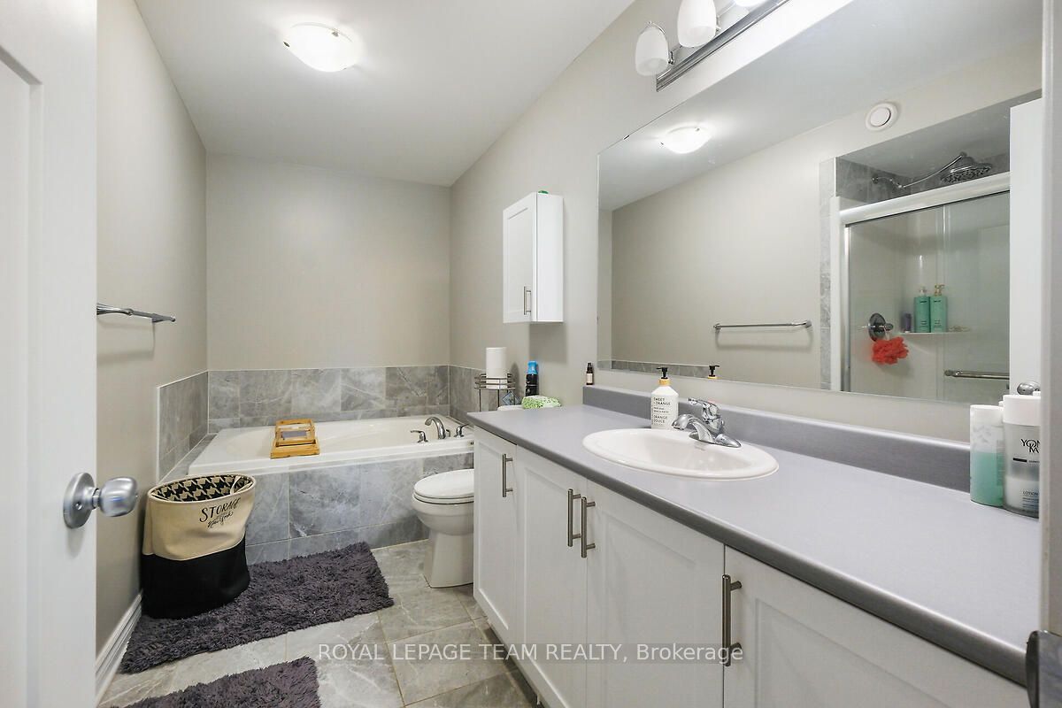 253 Fergus Crescent Property Photo 38