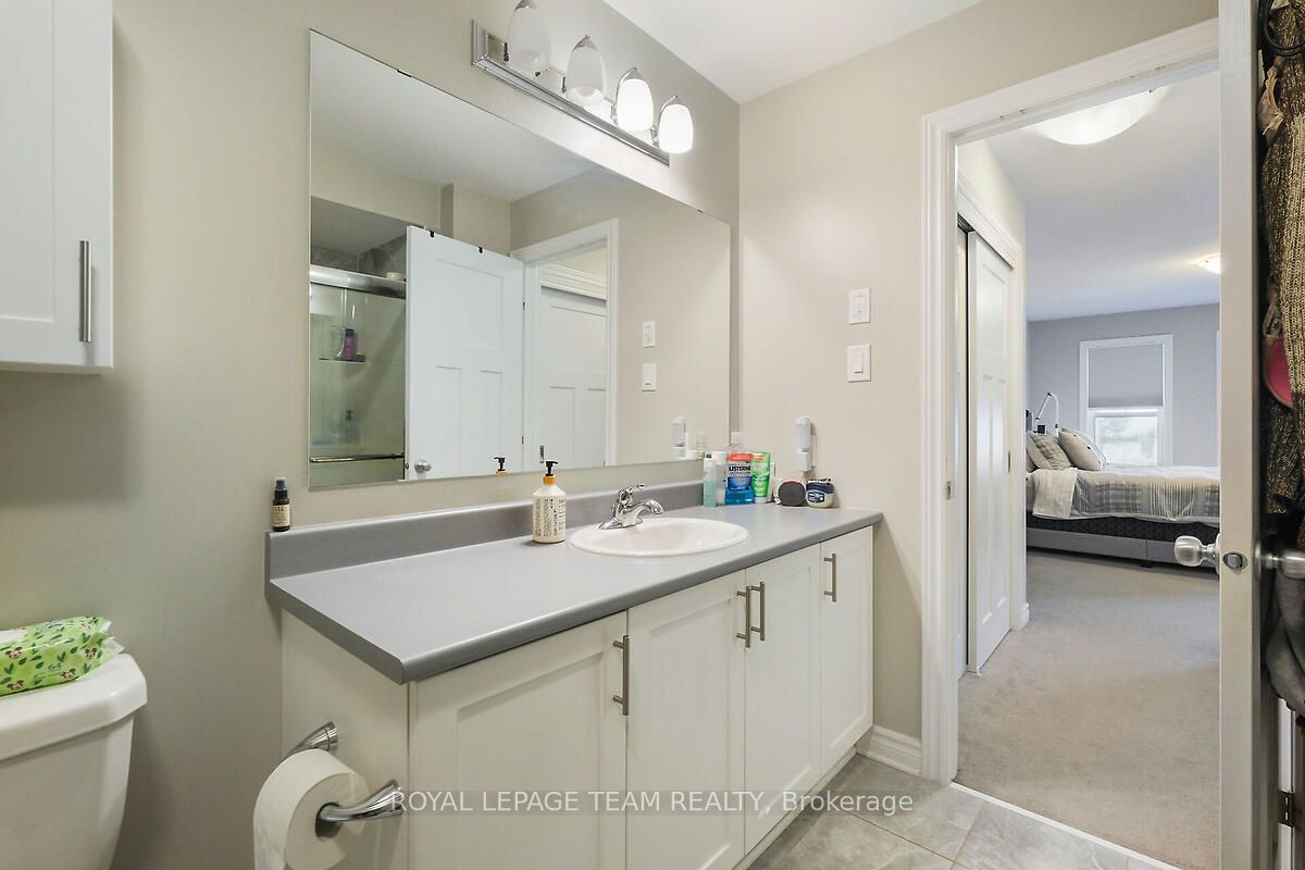 253 Fergus Crescent Property Photo 39