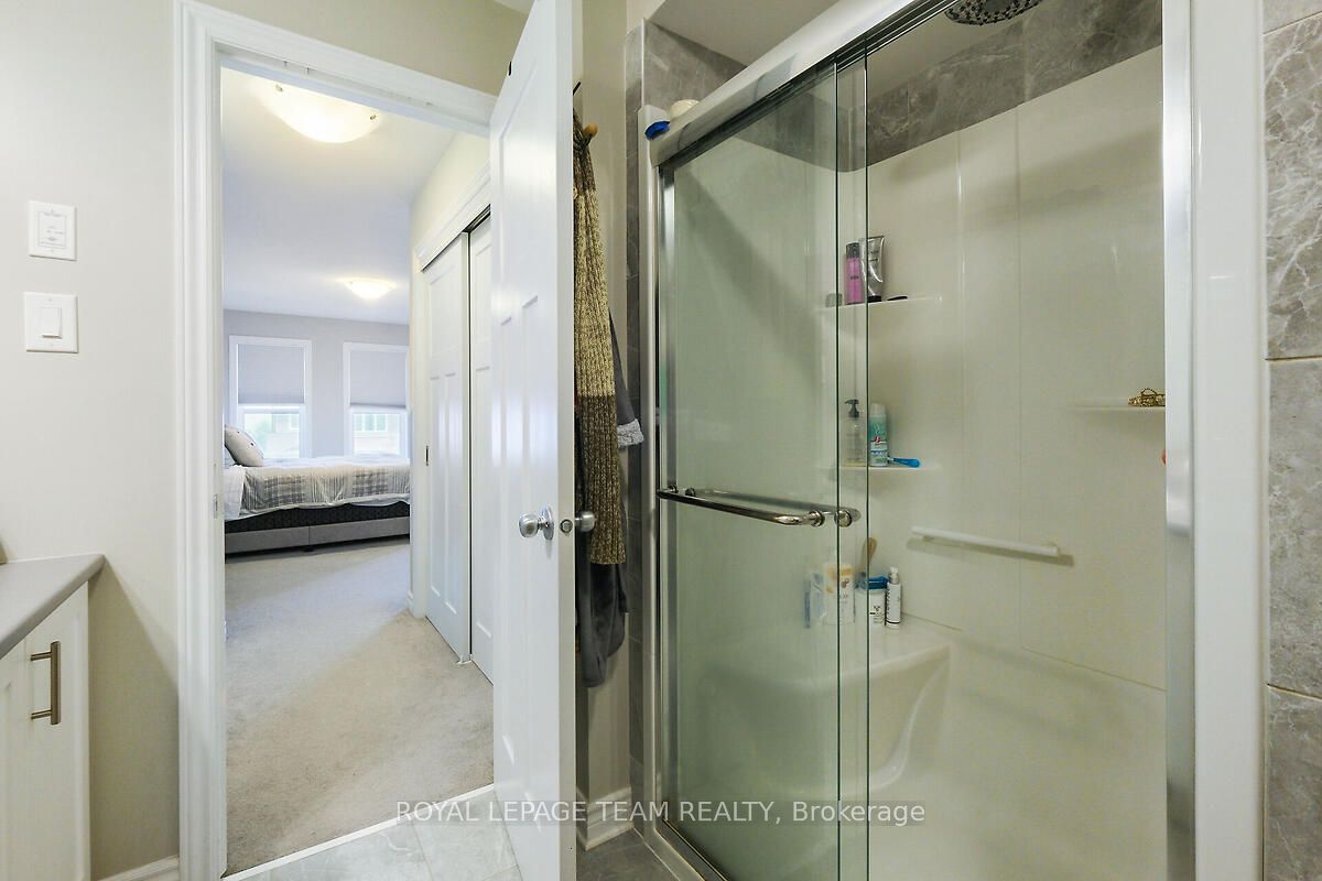 253 Fergus Crescent Property Photo 40