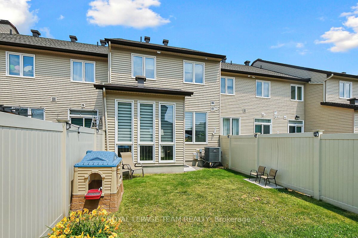 253 Fergus Crescent Property Photo 45