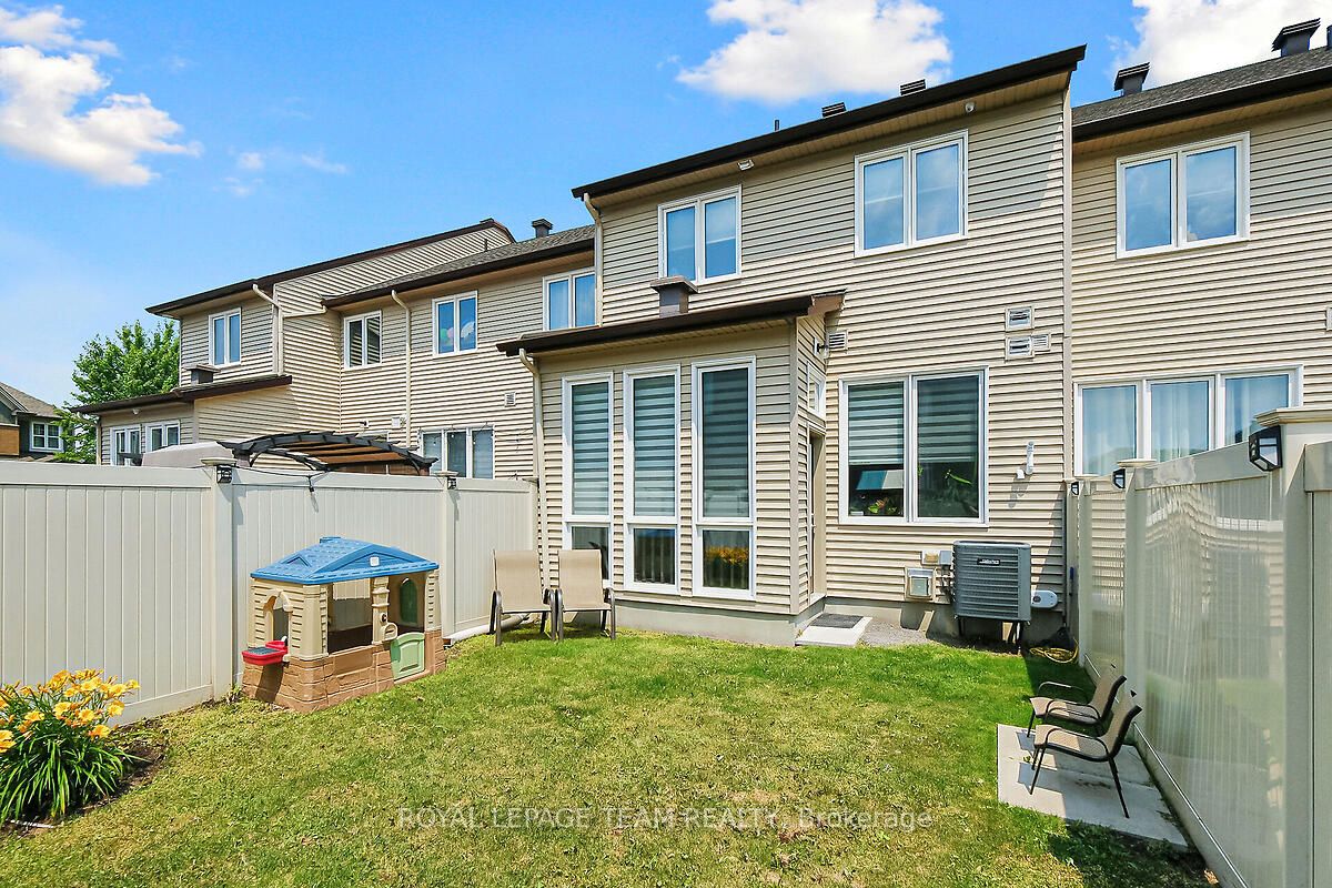 253 Fergus Crescent Property Photo 46