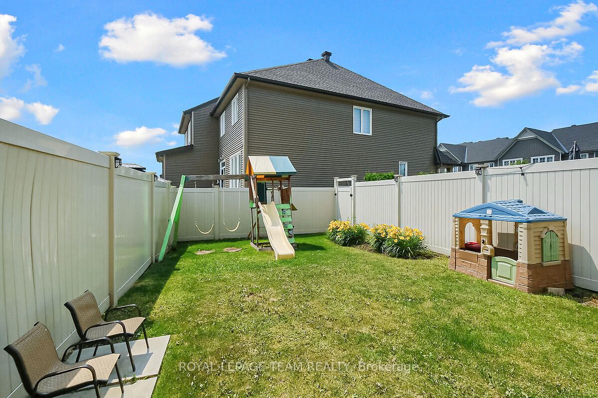 253 Fergus Crescent Property Photo 47