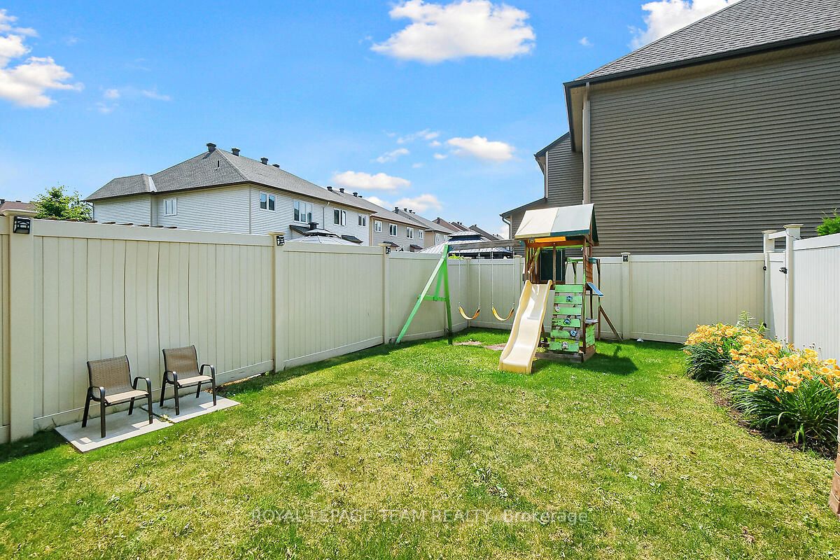253 Fergus Crescent Property Photo 48