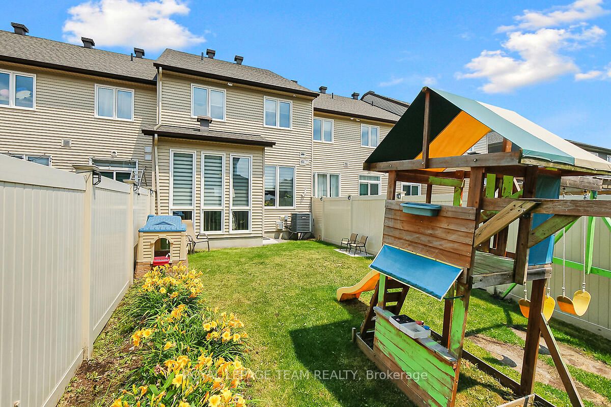 253 Fergus Crescent Property Photo 49