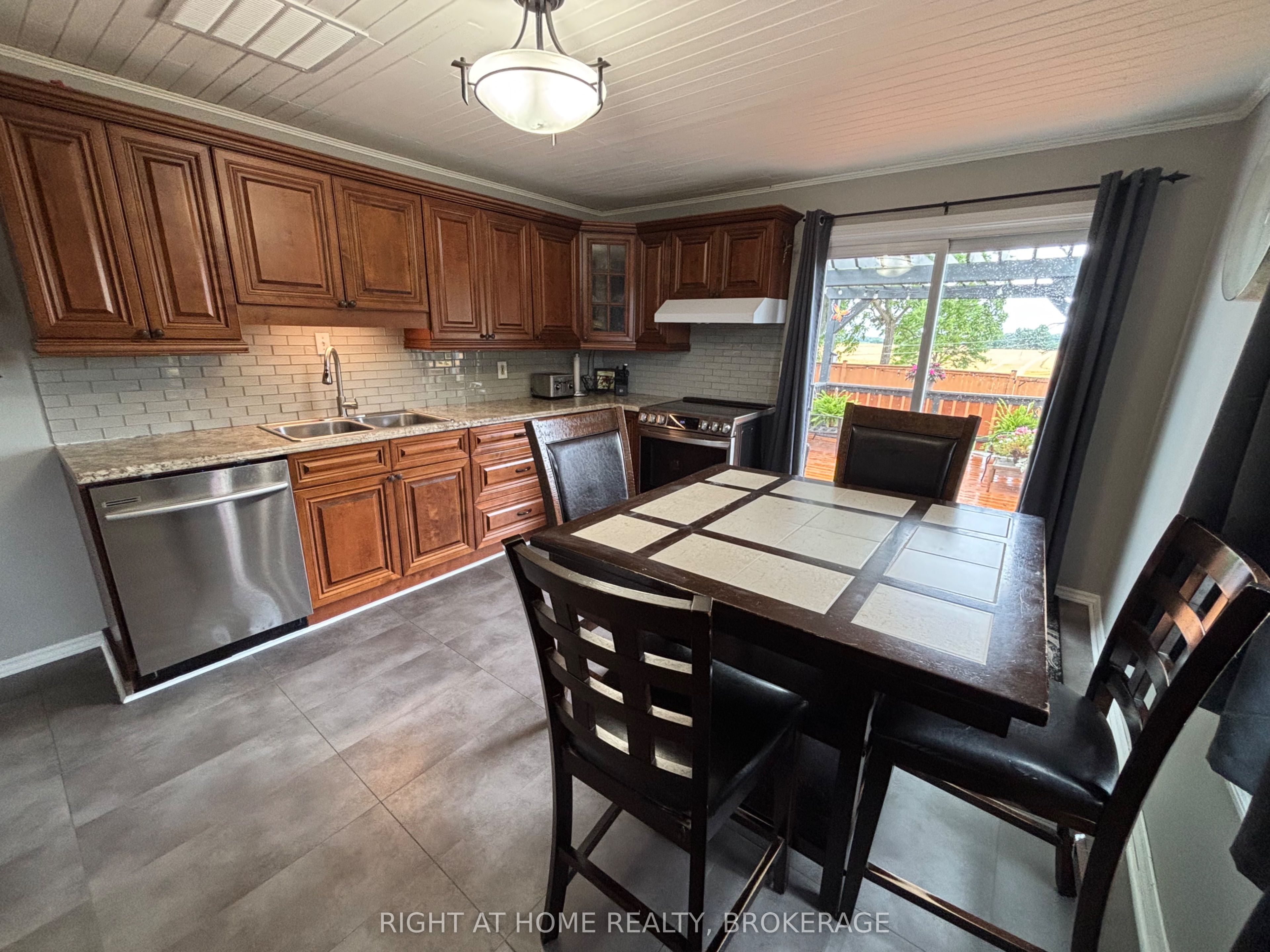 720 Webber Road Property Photo 7
