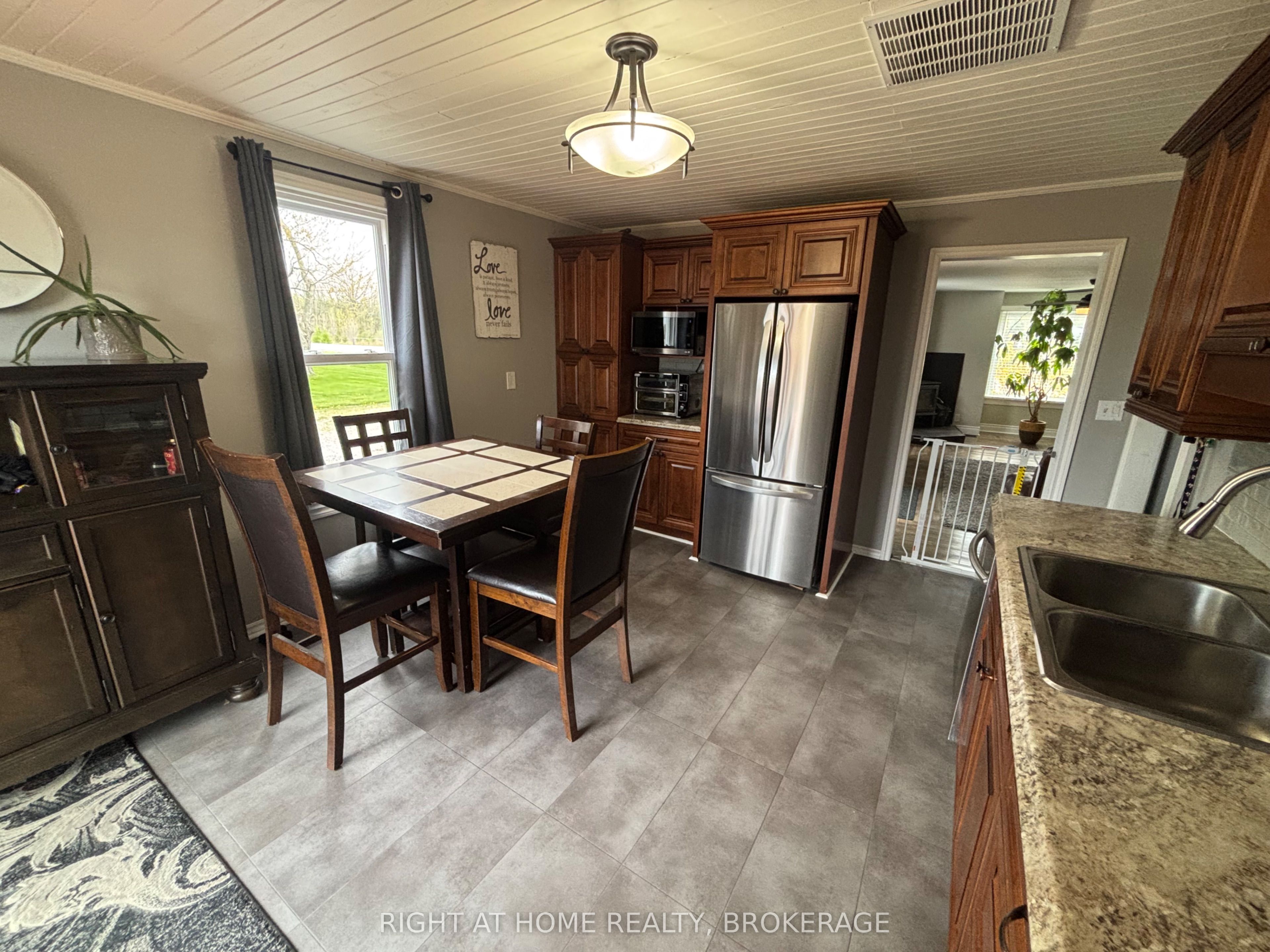 720 Webber Road Property Photo 9