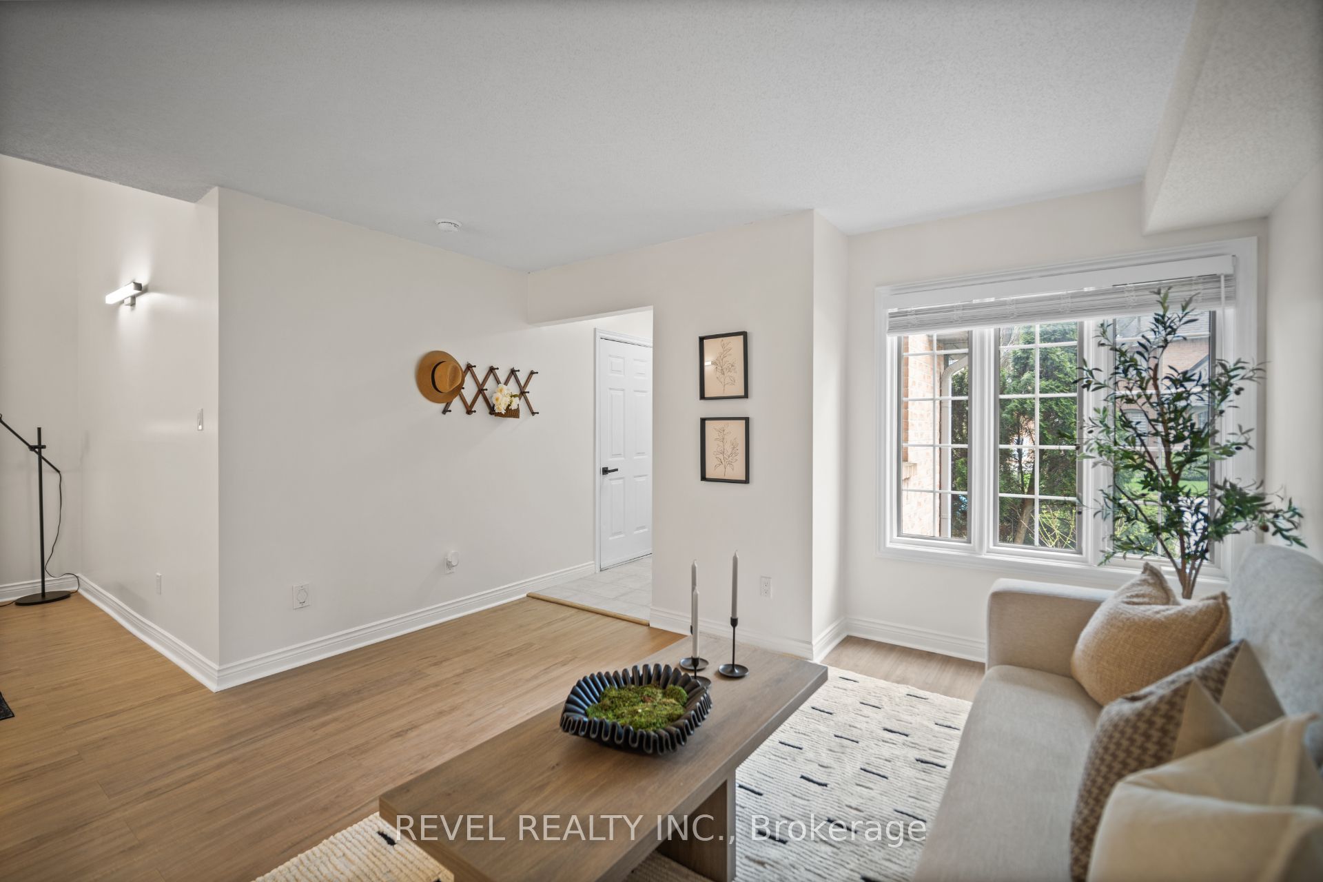 320 Hamilton Drive 10 Property Photo 6