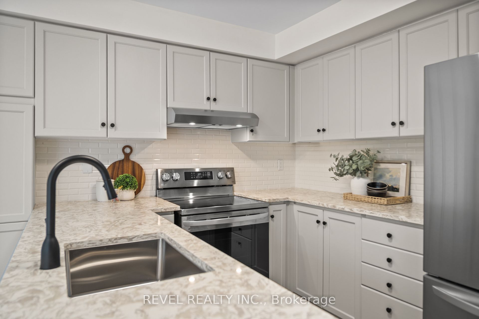 320 Hamilton Drive 10 Property Photo 15