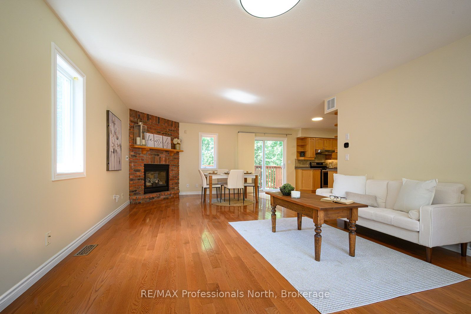 18 Heritage Crescent Property Photo 4
