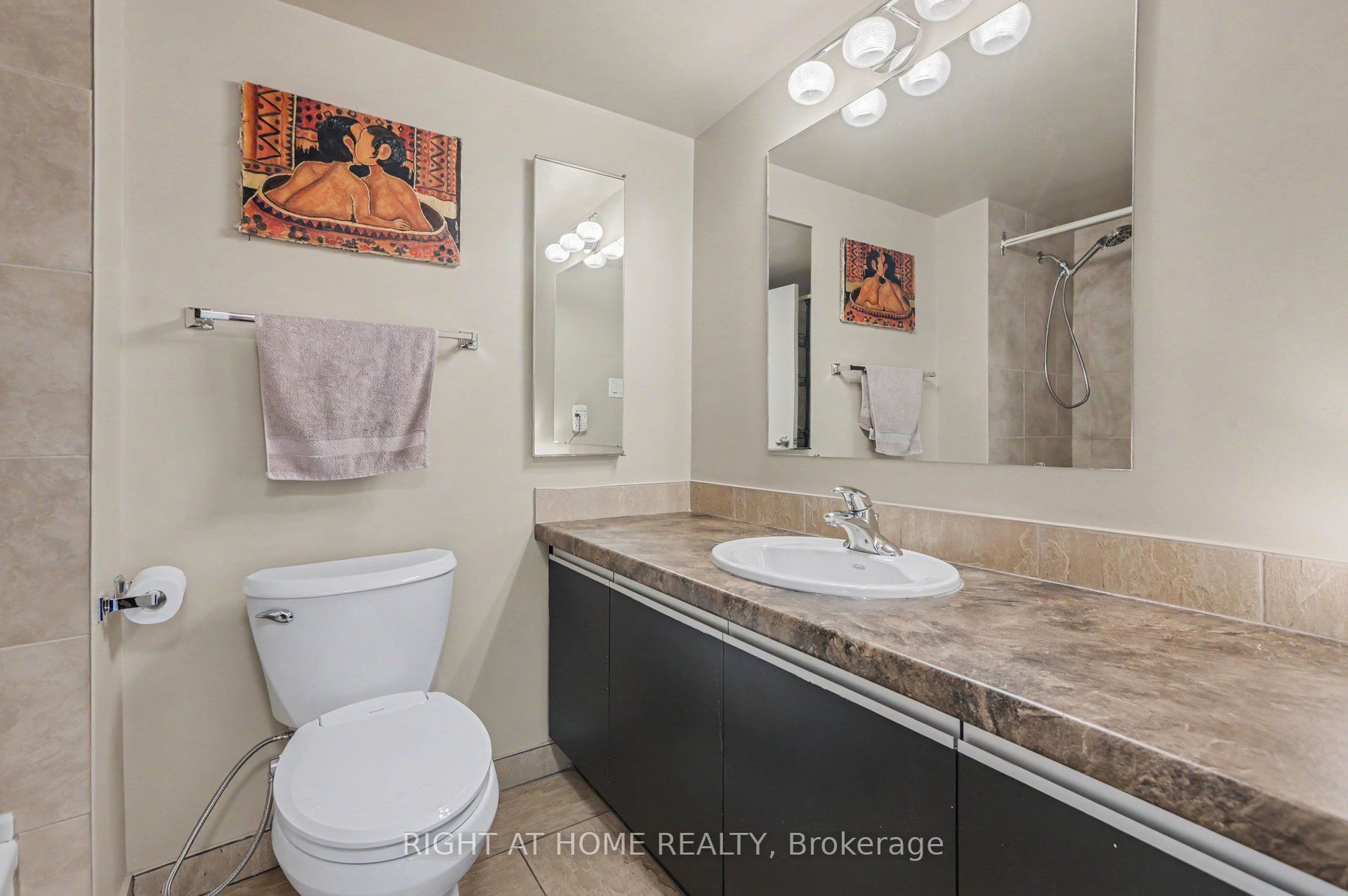 2759 Carousel Crescent 701 Property Photo 14