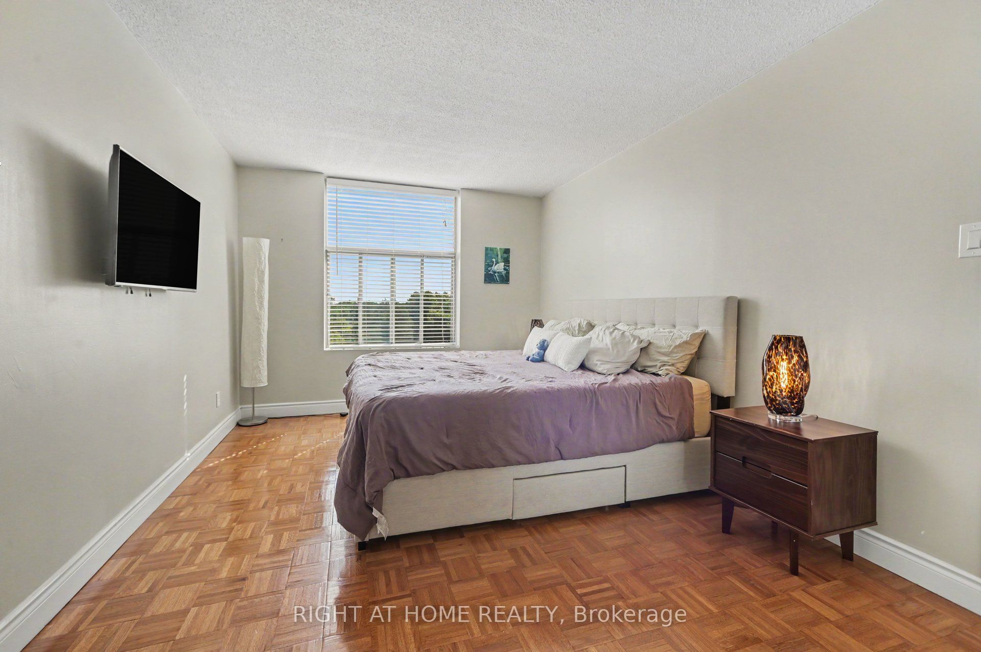 2759 Carousel Crescent 701 Property Photo 15