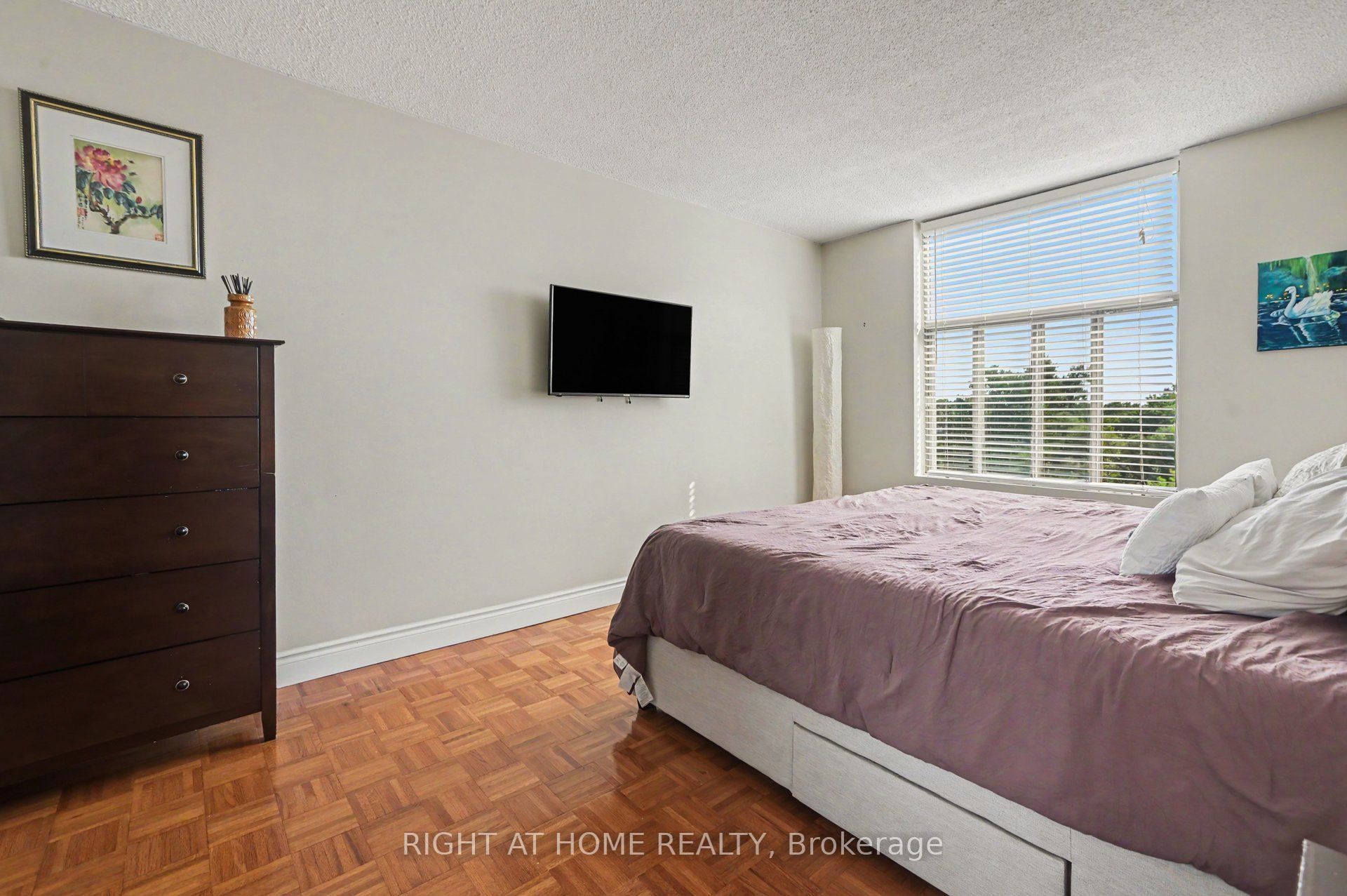 2759 Carousel Crescent 701 Property Photo 16