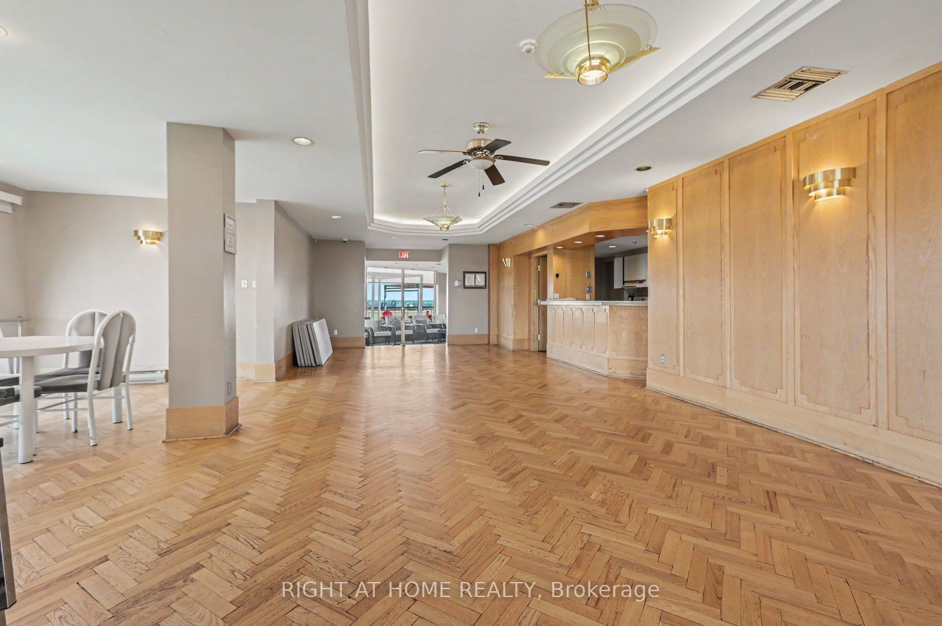 2759 Carousel Crescent 701 Property Photo 26