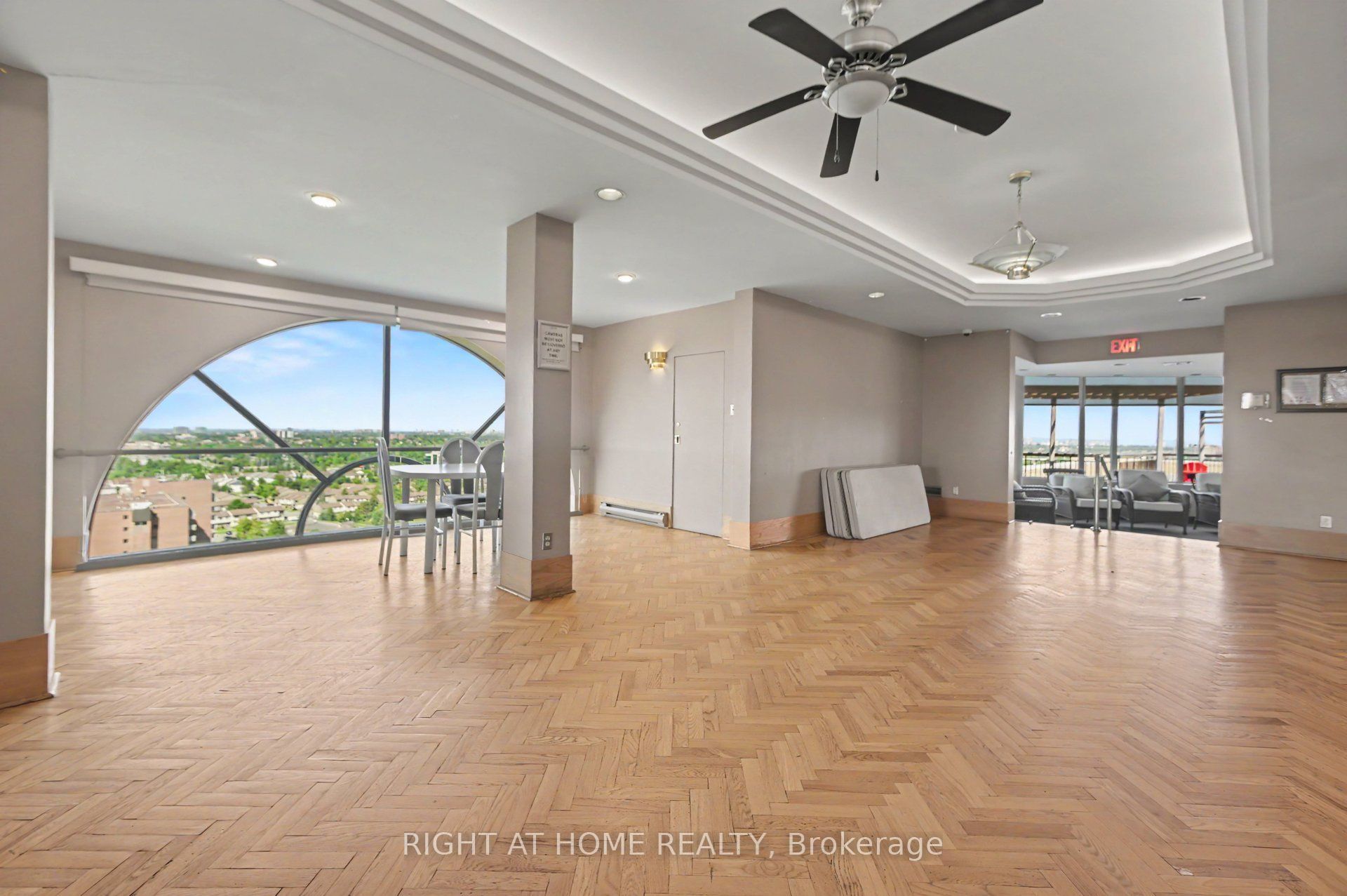 2759 Carousel Crescent 701 Property Photo 27