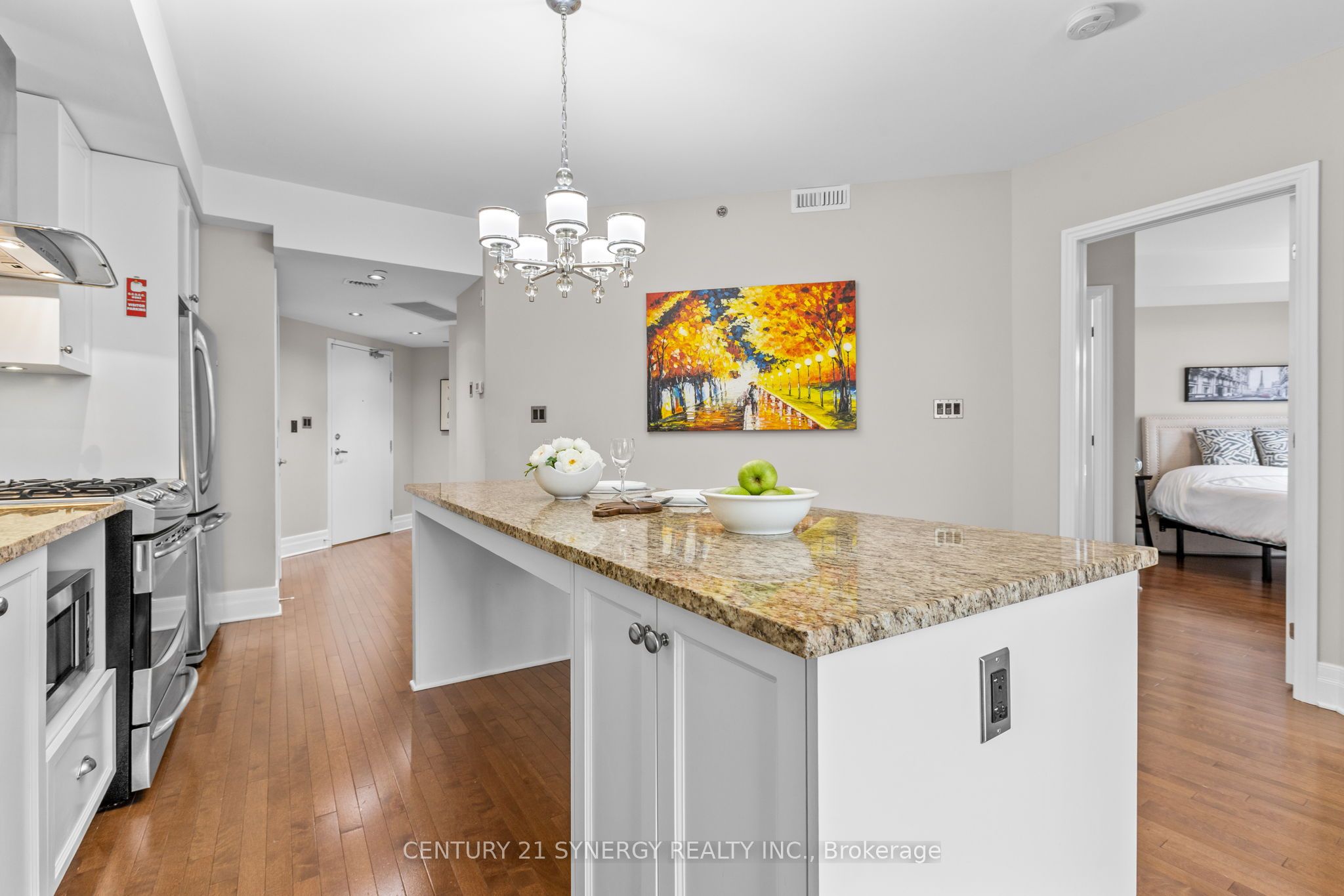 808 Bronson Avenue 312 Property Photo 5