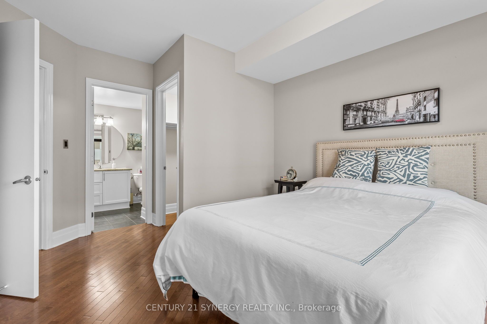 808 Bronson Avenue 312 Property Photo 15