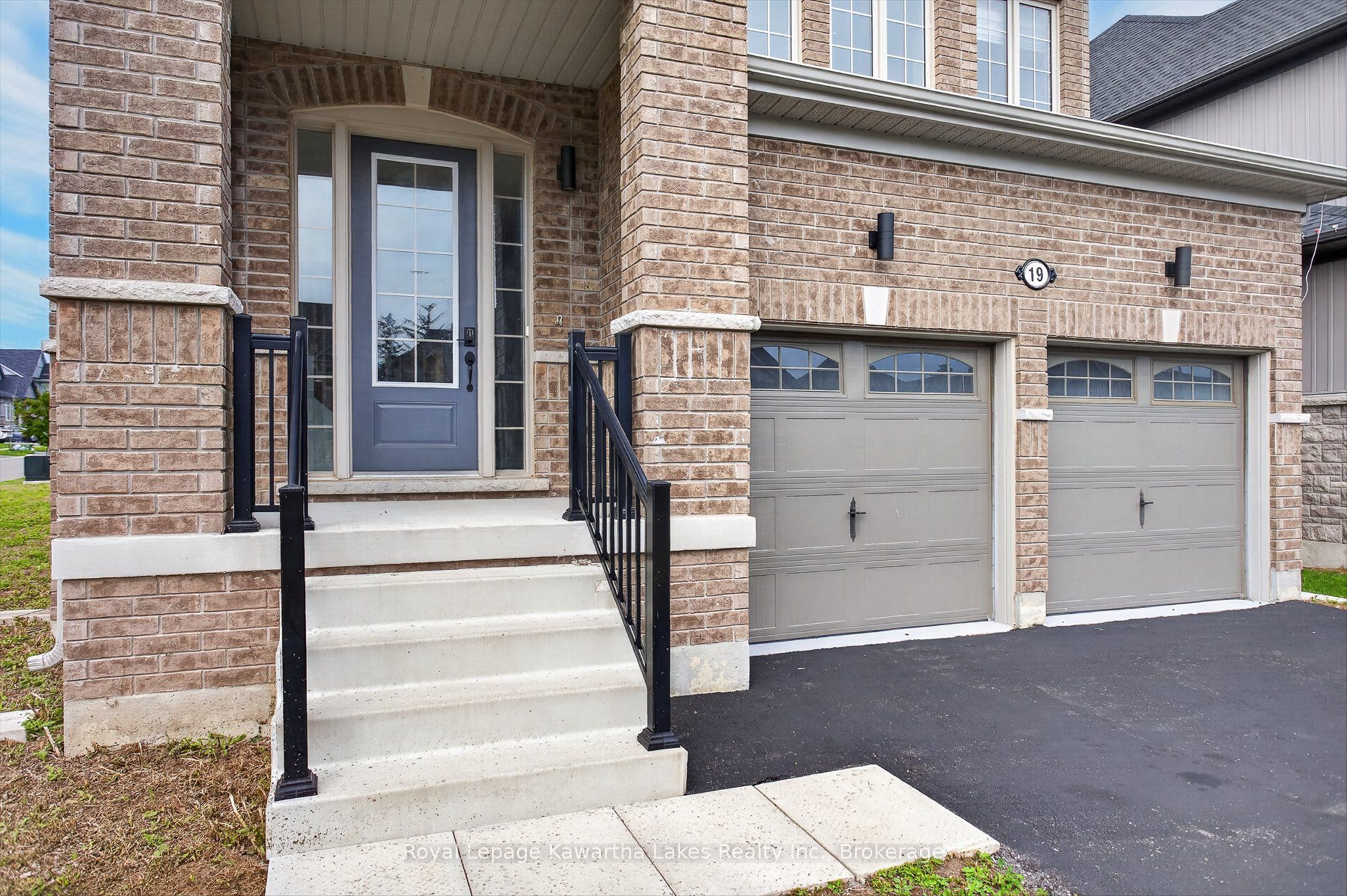 19 Hennessey Crescent Property Photo 2