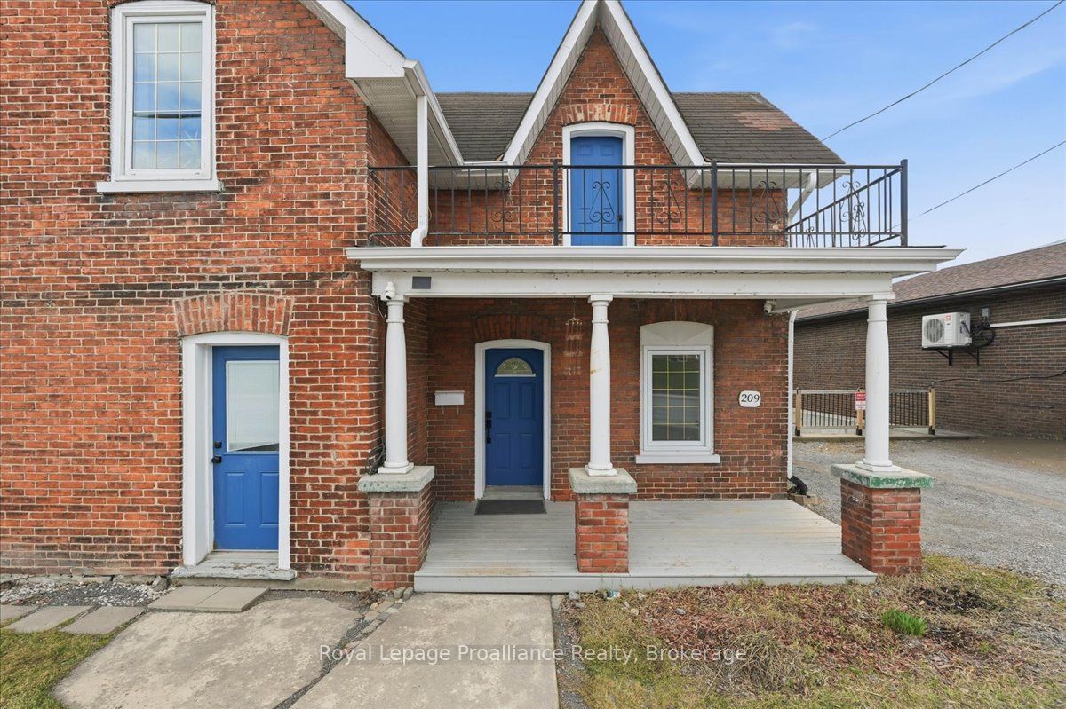 209 Dundas Street E Property Photo 2