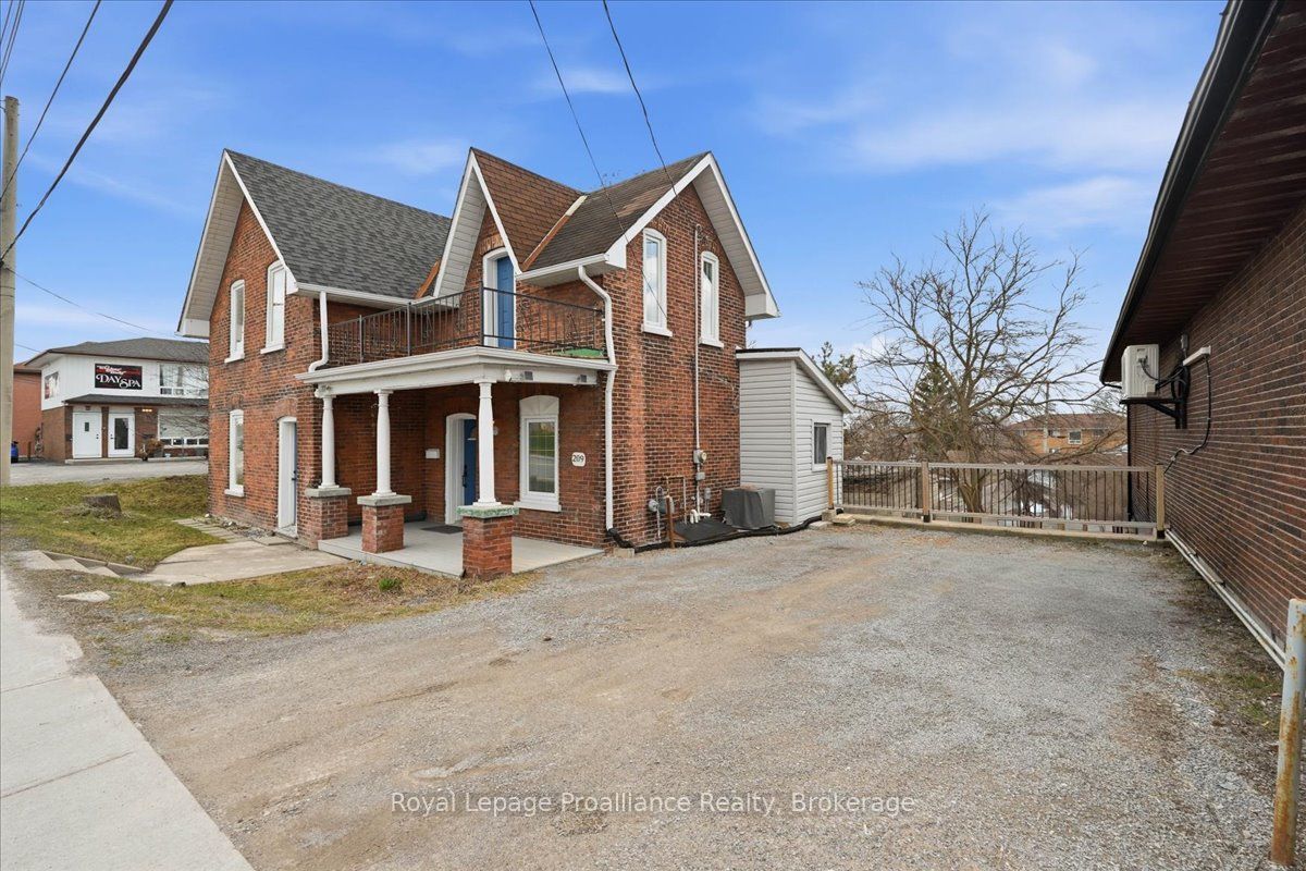 209 Dundas Street E Property Photo 3